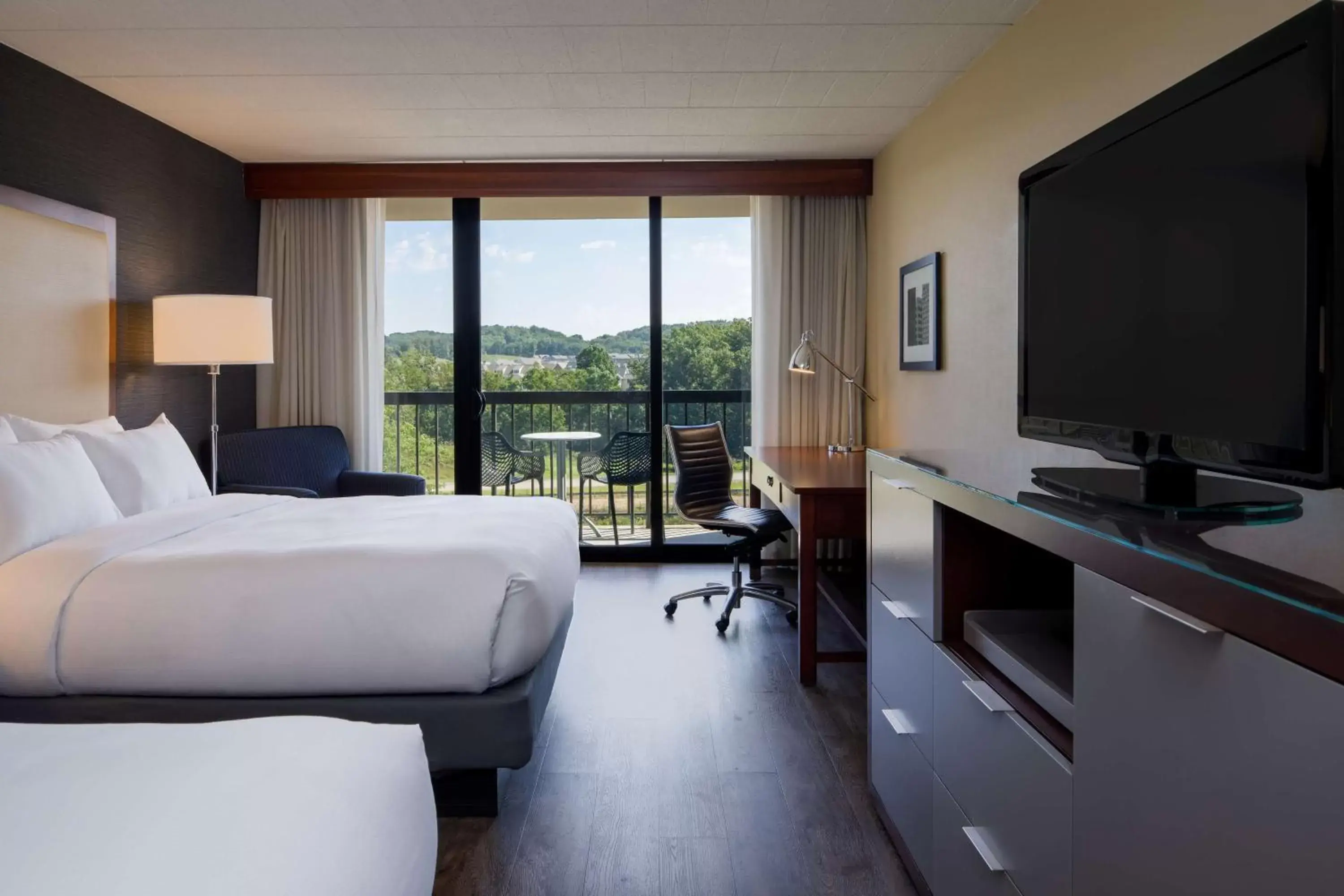 Bedroom in DoubleTree by Hilton Pittsburgh - Cranberry