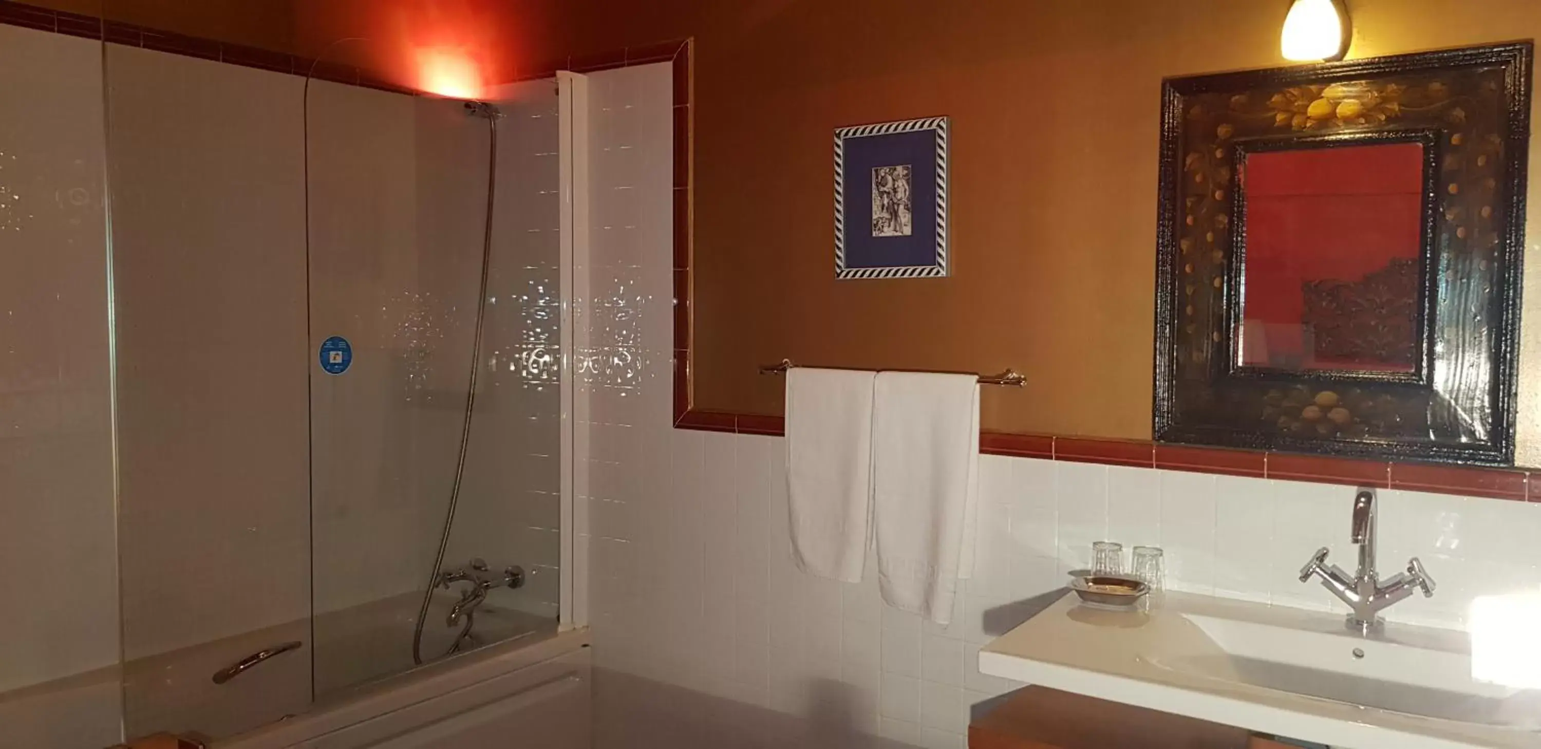 Bathroom in Hotel Sara De Ur