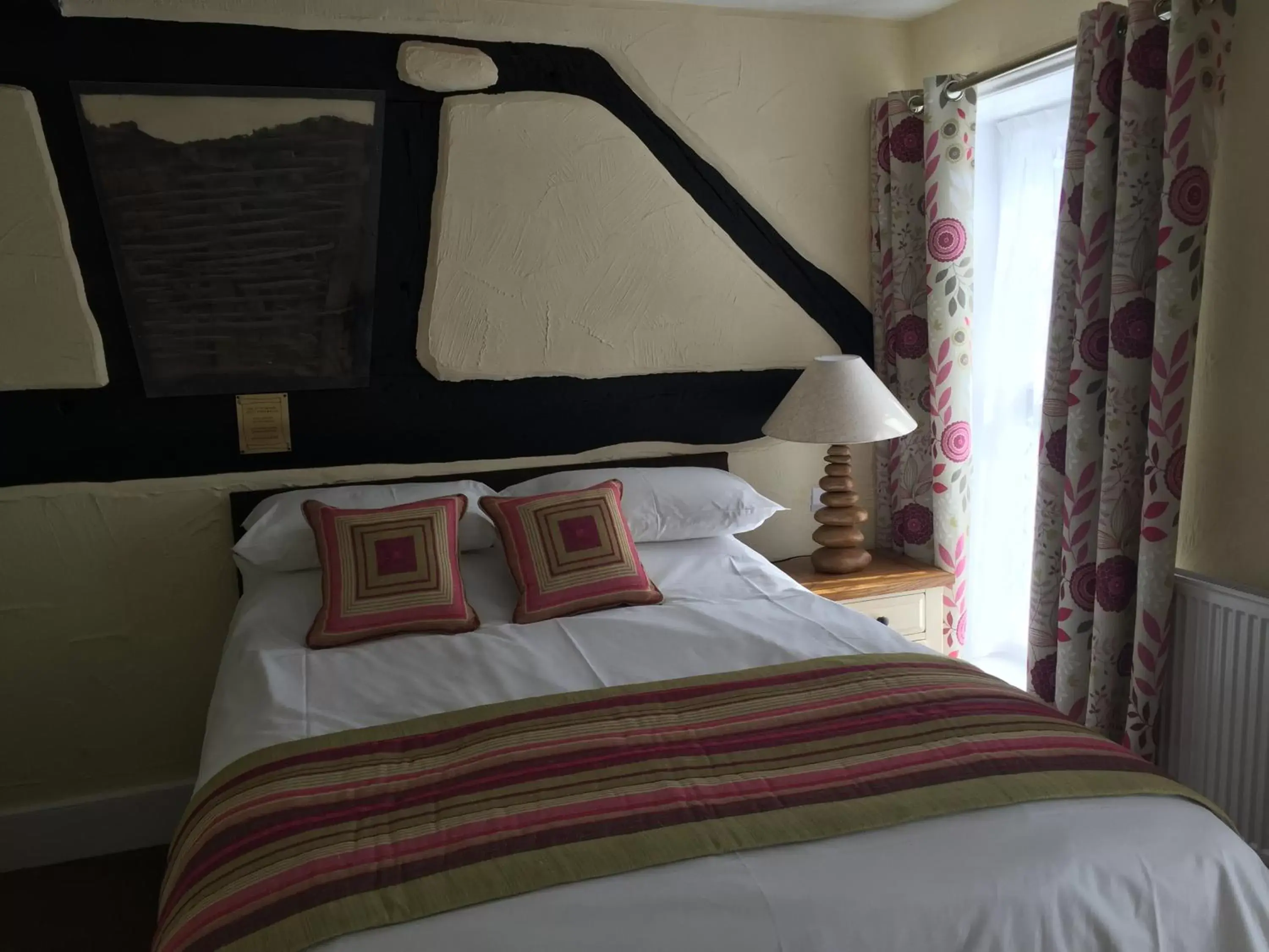 Photo of the whole room, Bed in The Talbot Hotel