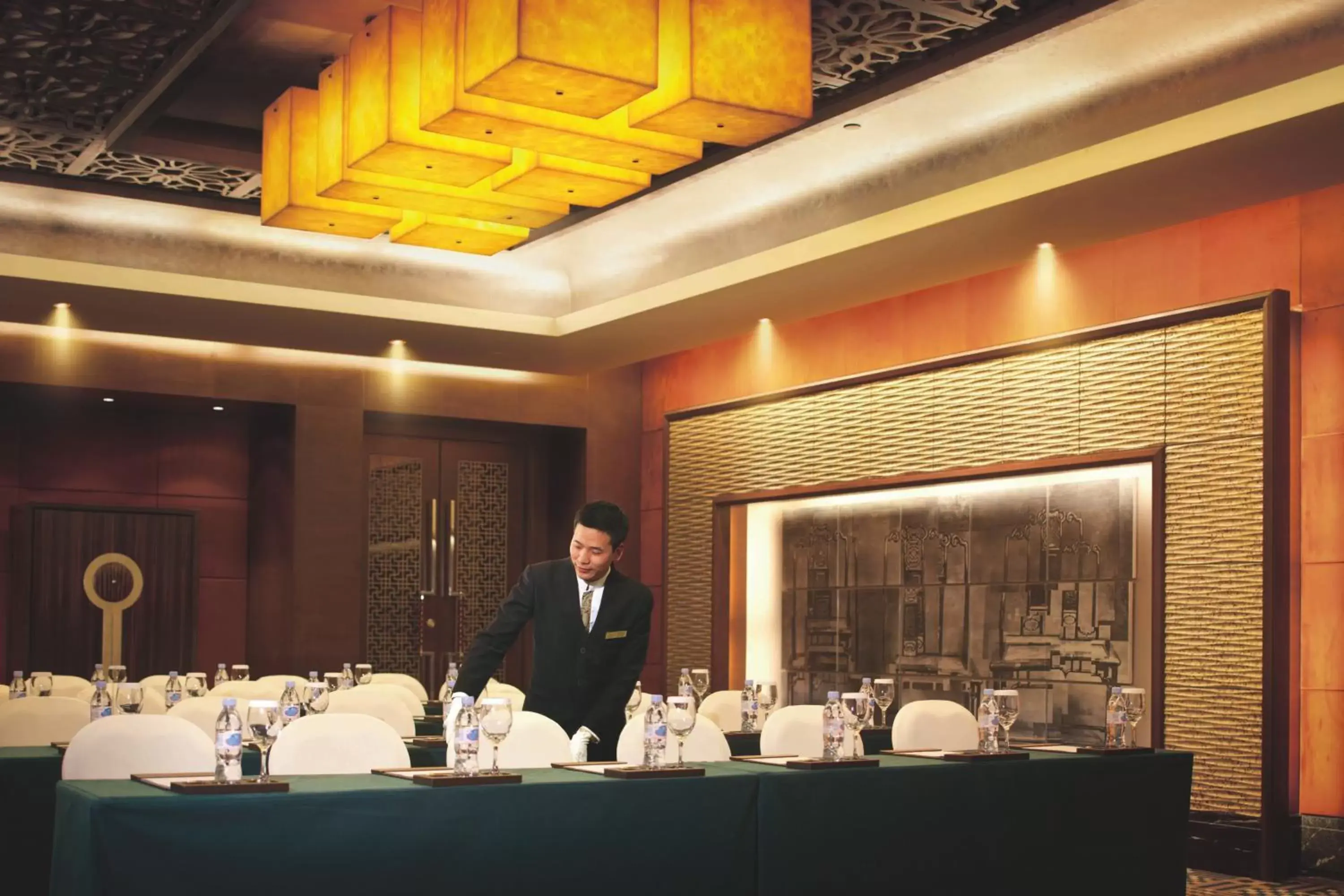 Staff in Glenview ITC Plaza Chongqing Staff in Glenview ITC Plaza Chongqing