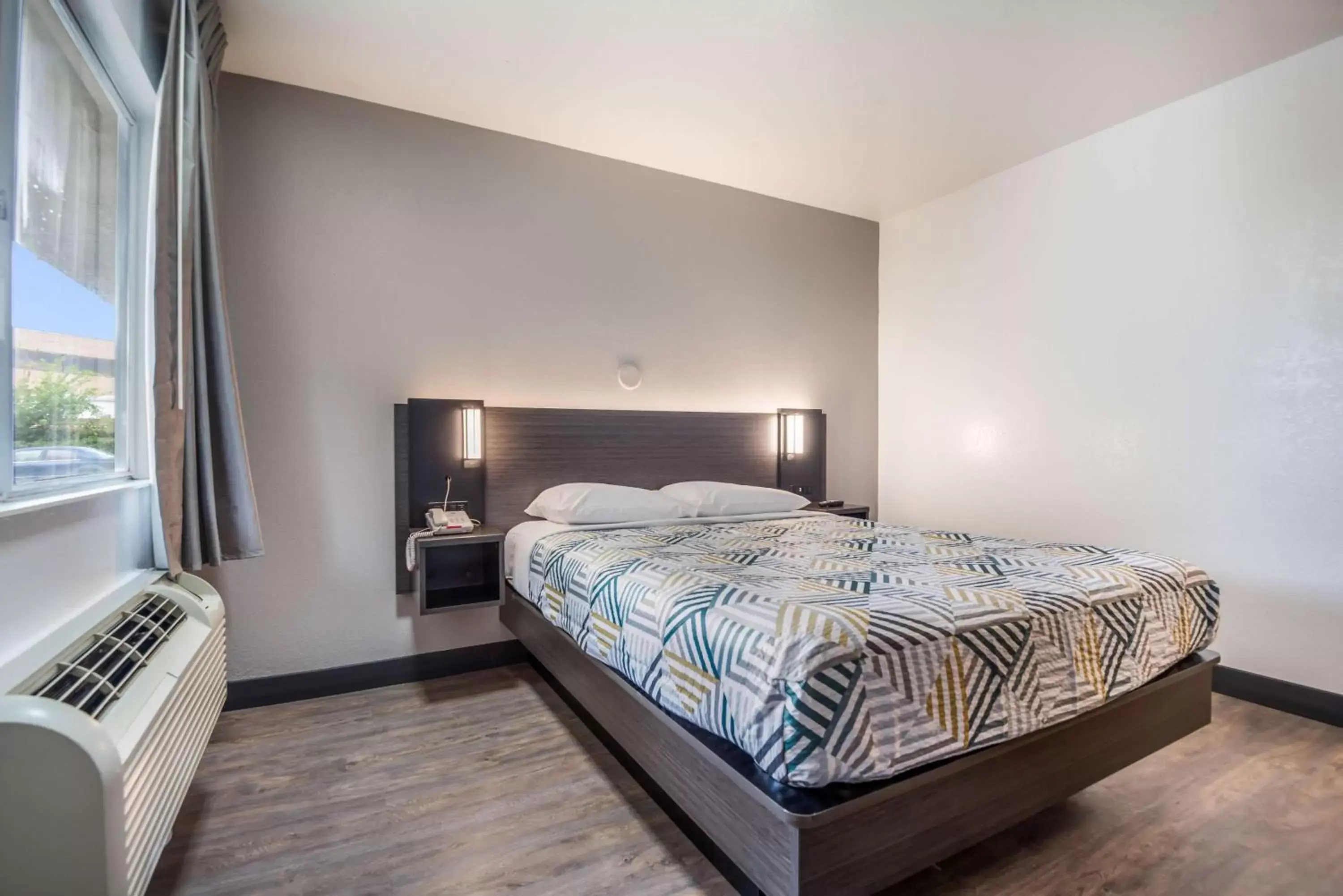 Photo of the whole room, Bed in Motel 6-College Station, TX - Bryan Photo of the whole room, Bed in Motel 6-College Station, TX - Bryan