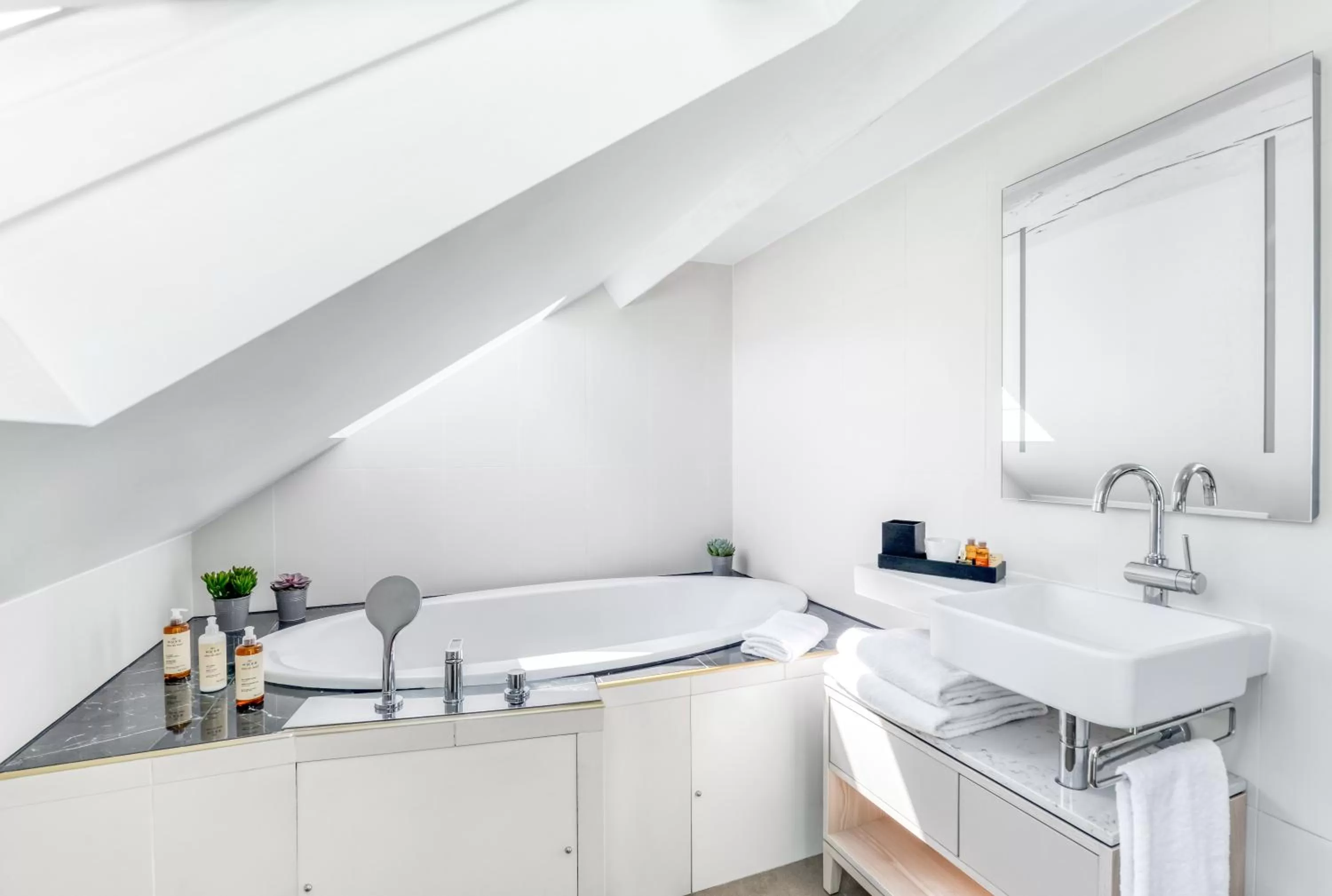 Bathroom in Hotel Opéra Opal