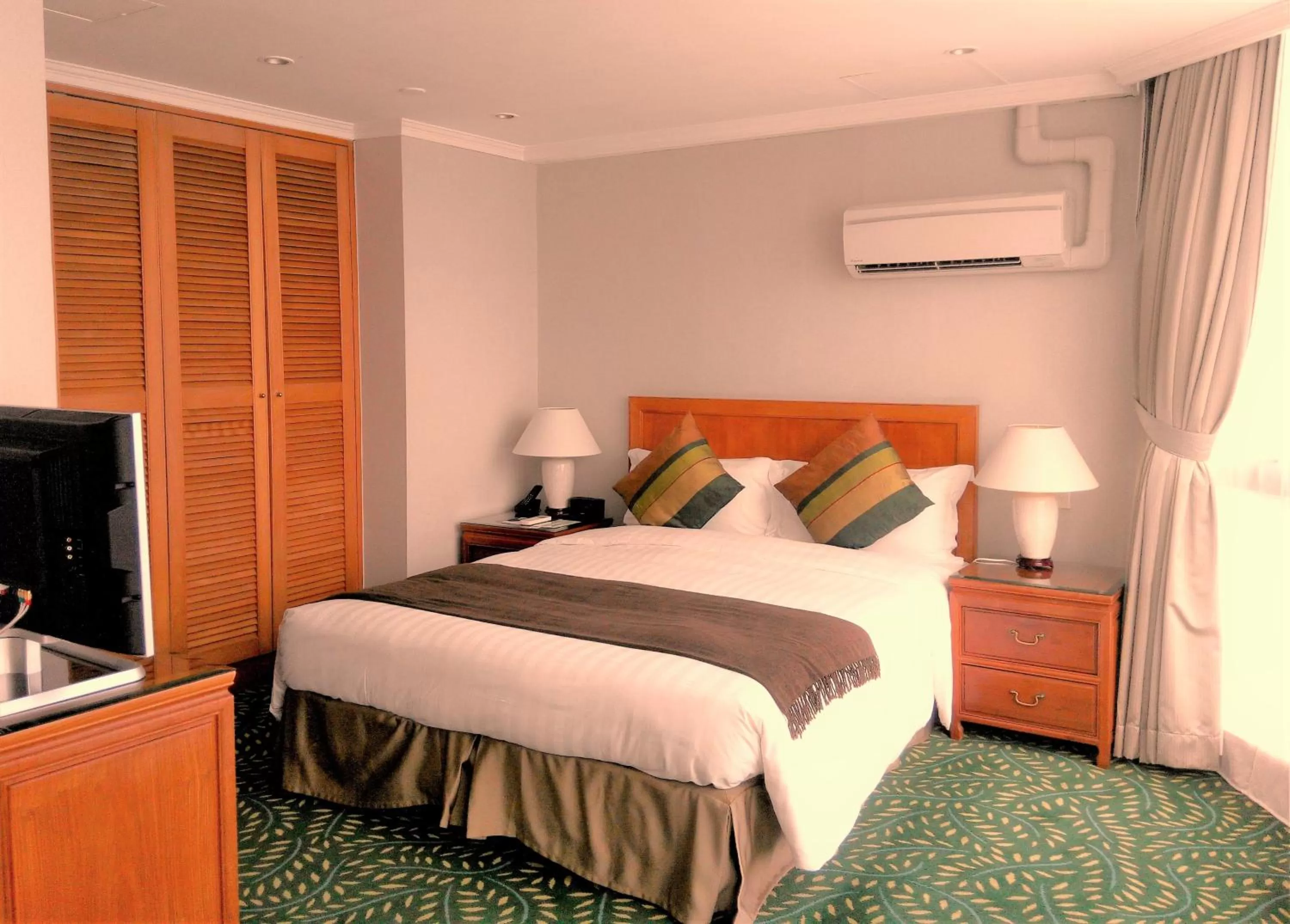 Bed in Bishop Lei International House