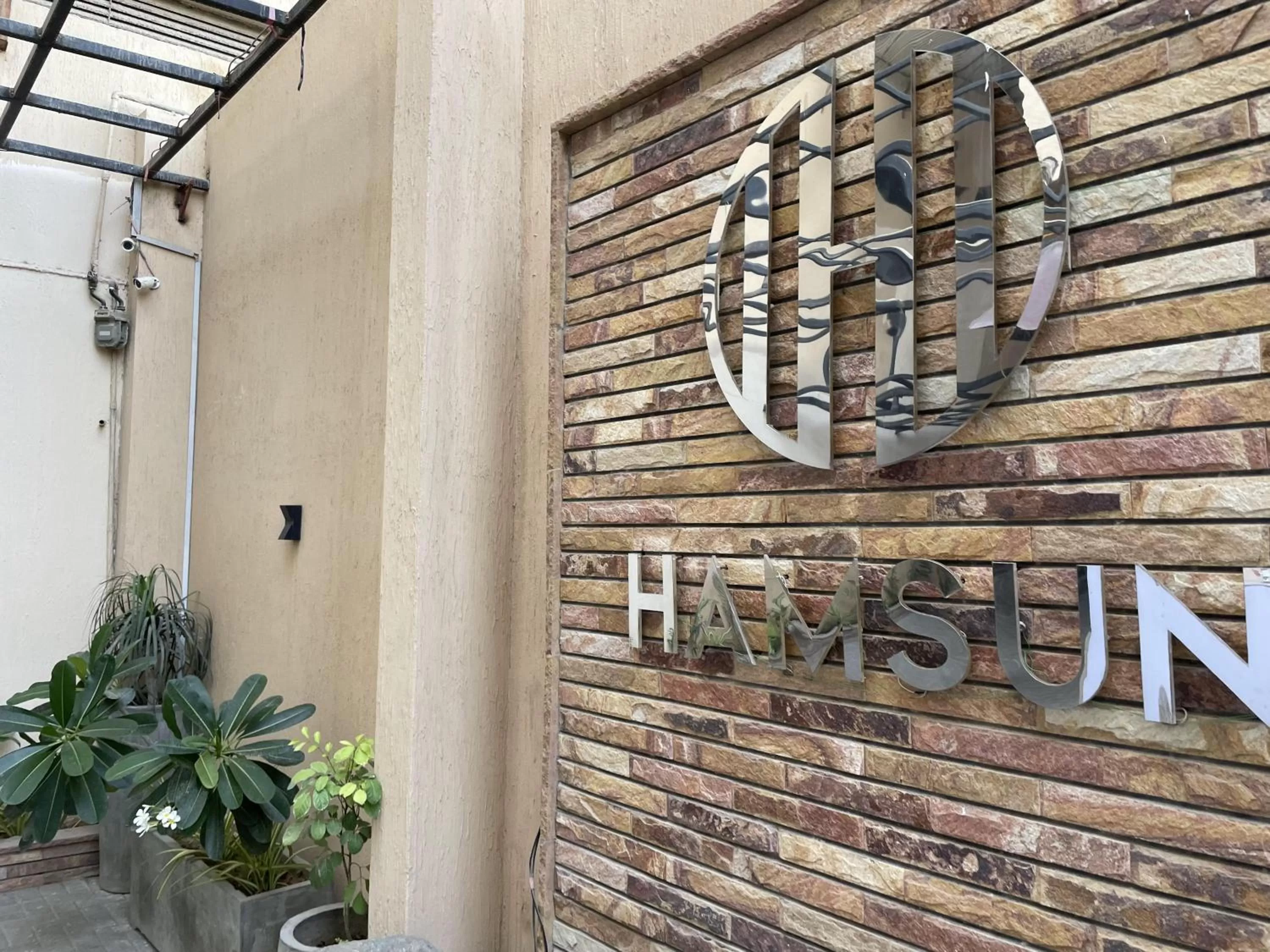 Facade/entrance in Hamsun Shahrah-e-Faisal