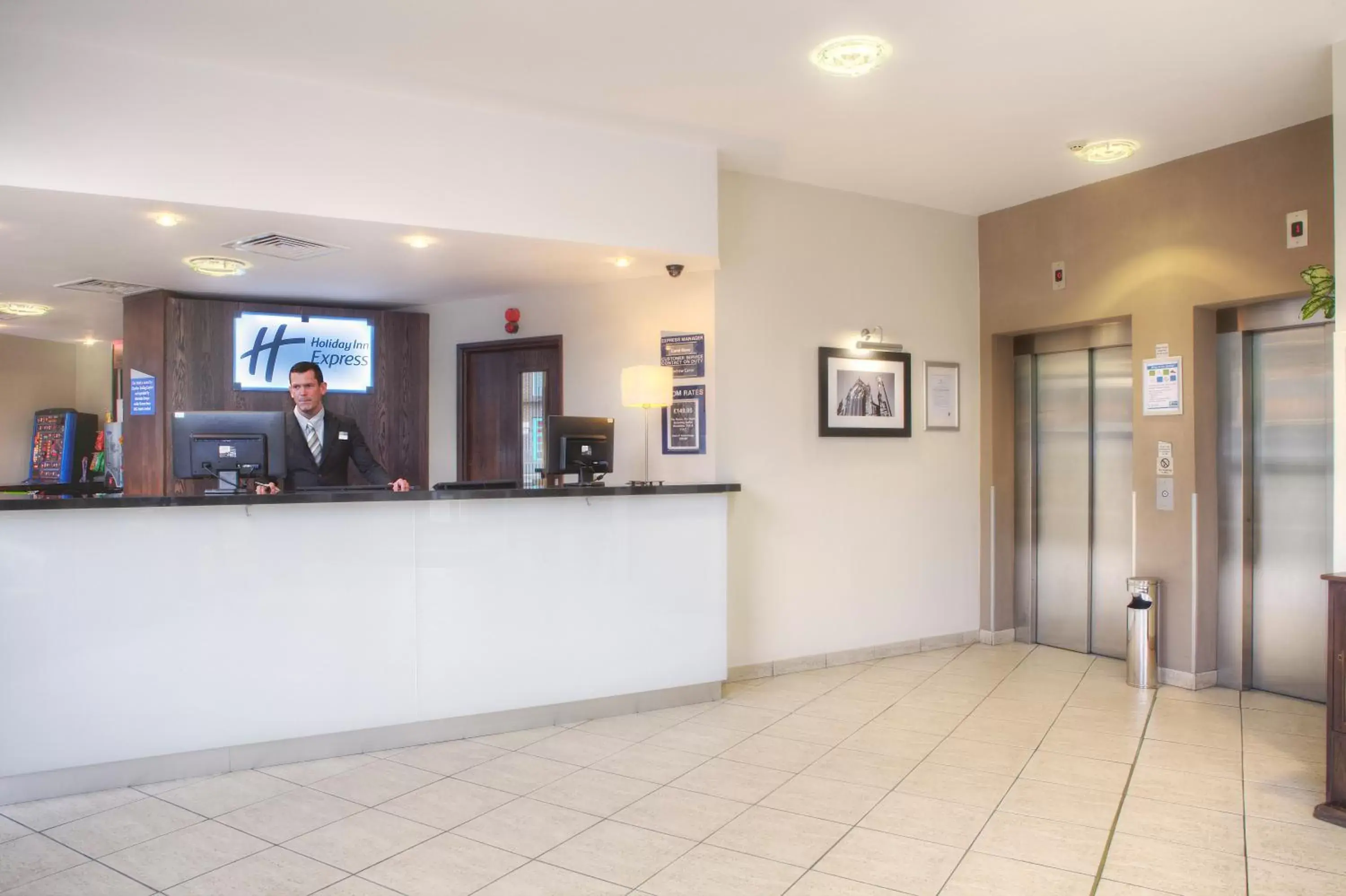 Lobby or reception, Lobby/Reception in Holiday Inn Express - Glasgow - City Ctr Theatreland, an IHG Hotel
