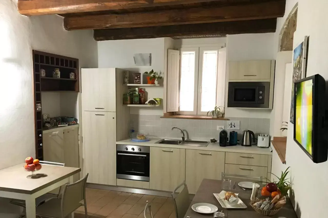 Communal lounge/ TV room, Kitchen/Kitchenette in B&B Cerasarella
