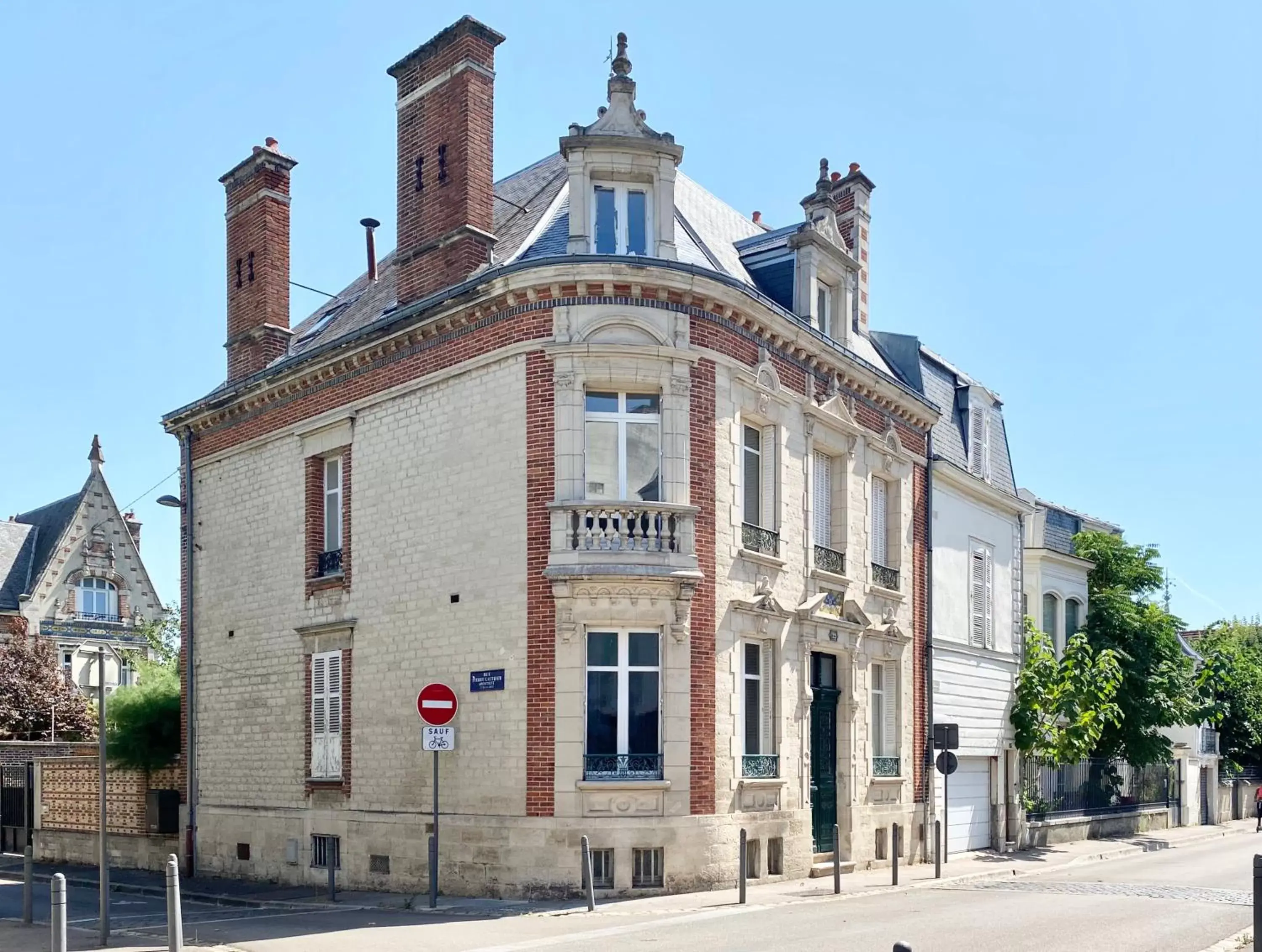 Property Building in La Maison de Reina