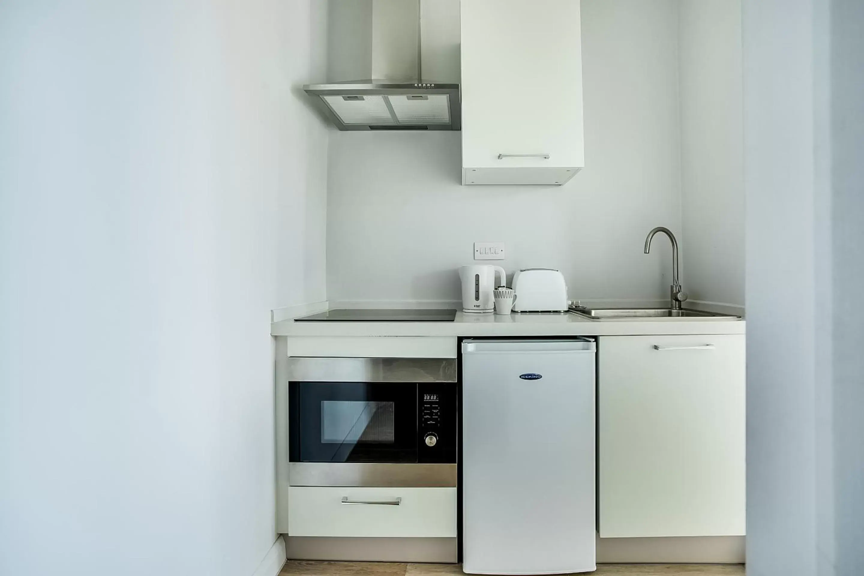 Communal kitchen, Kitchen/Kitchenette in OYO Studiotel GY - Modern Hotel Apartments