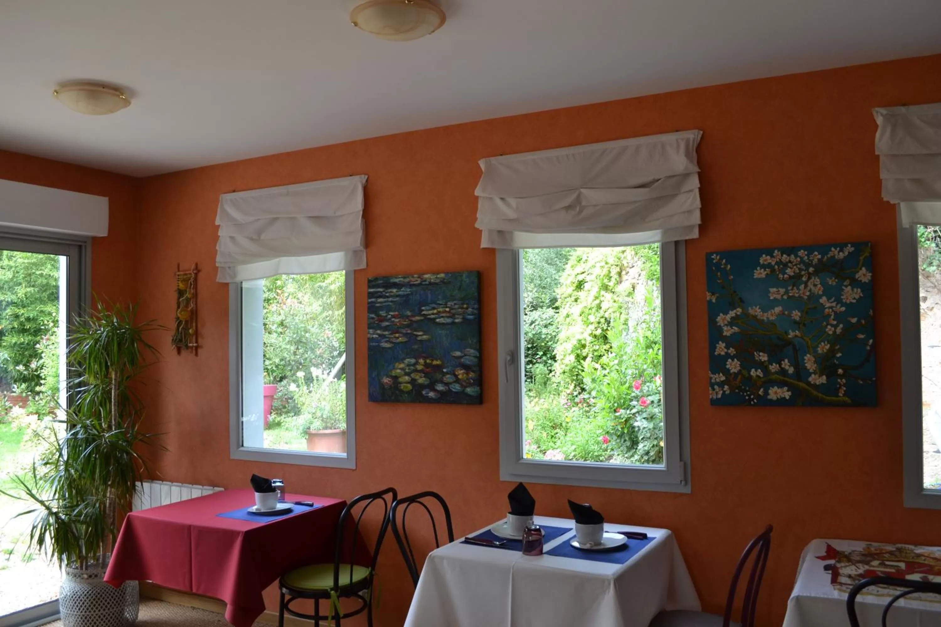 Restaurant/places to eat in Hôtel Le Castel