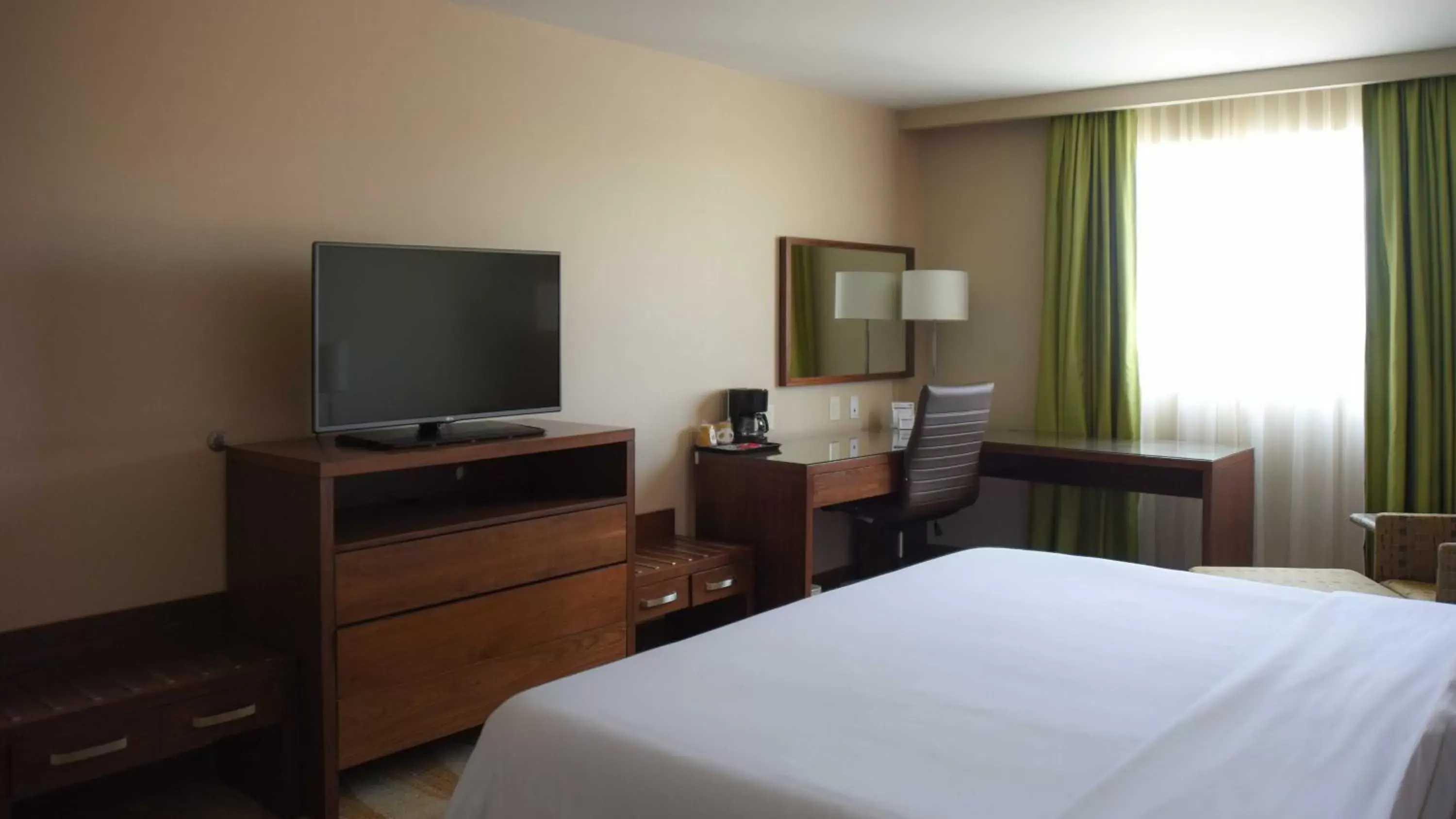 TV and multimedia, TV/Entertainment Center in Holiday Inn Express and Suites Celaya, an IHG Hotel