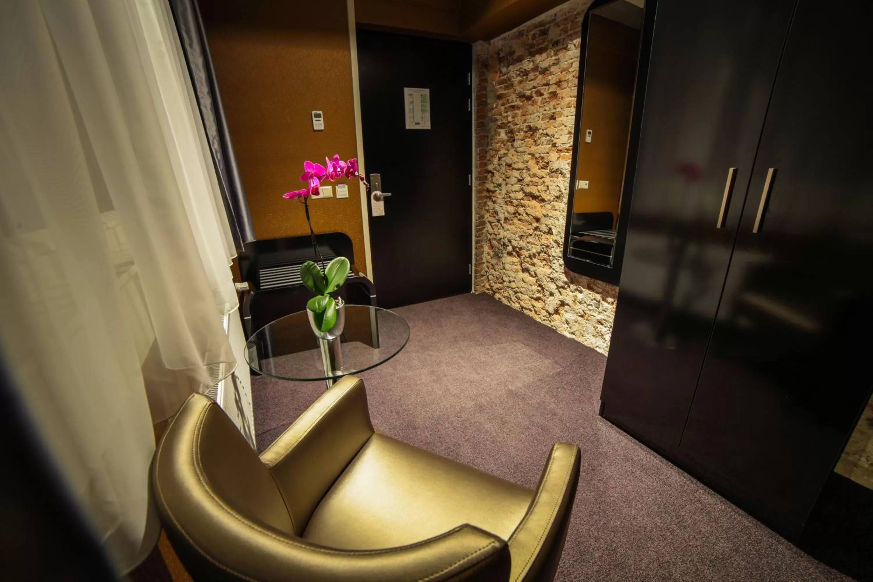 Seating area in Hotel Mansion