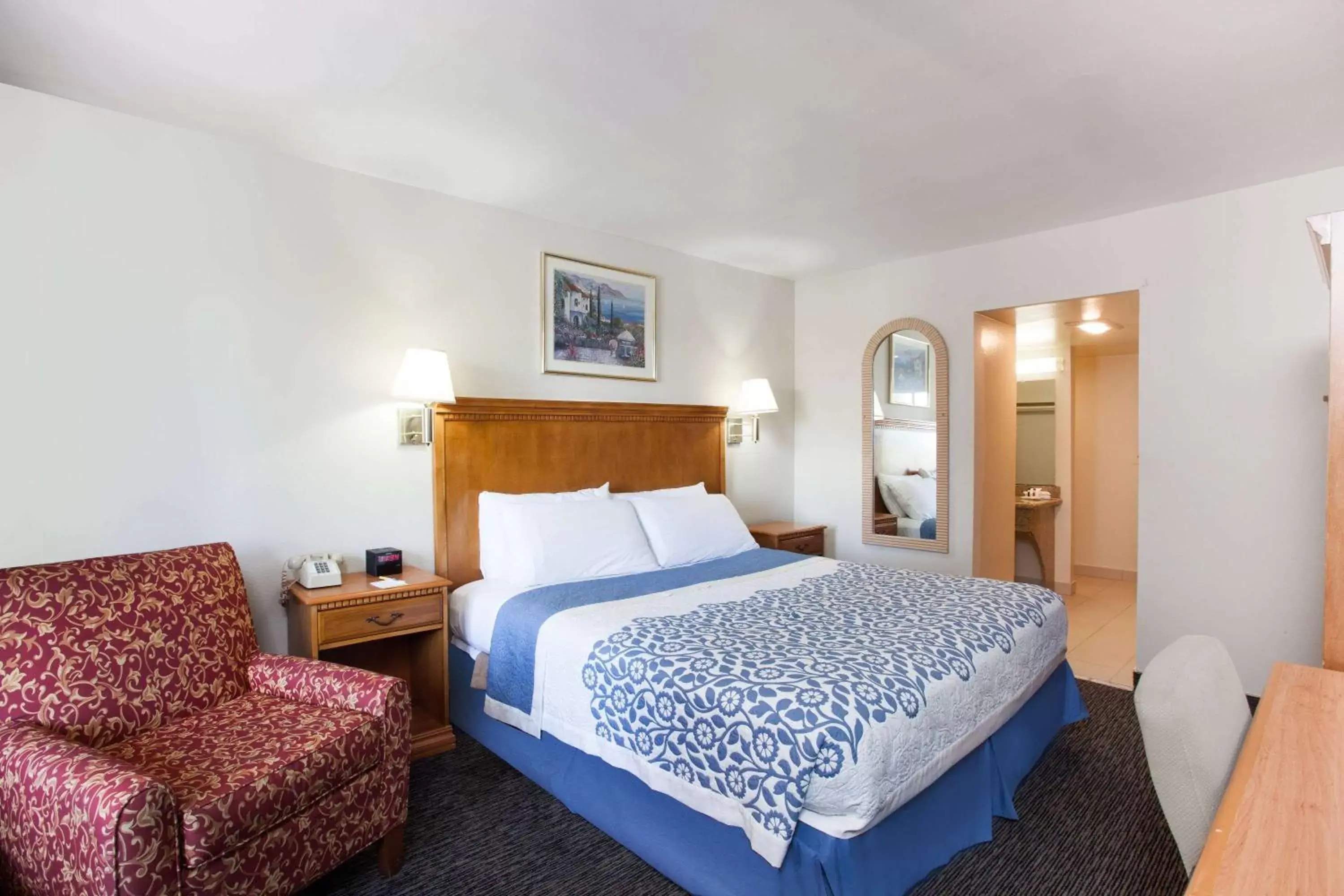 Photo of the whole room, Bed in Days Inn by Wyndham Anaheim Near the Park