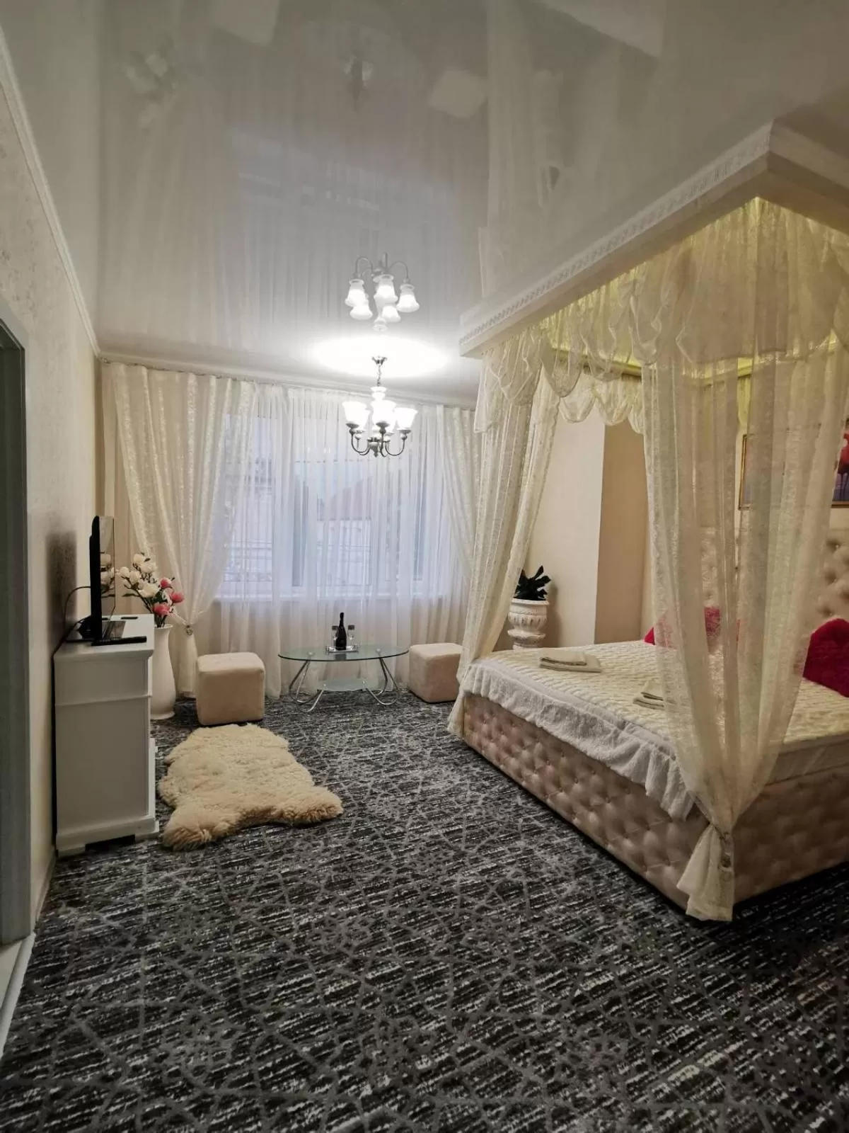 Bed in Monte-Kristo Hotel