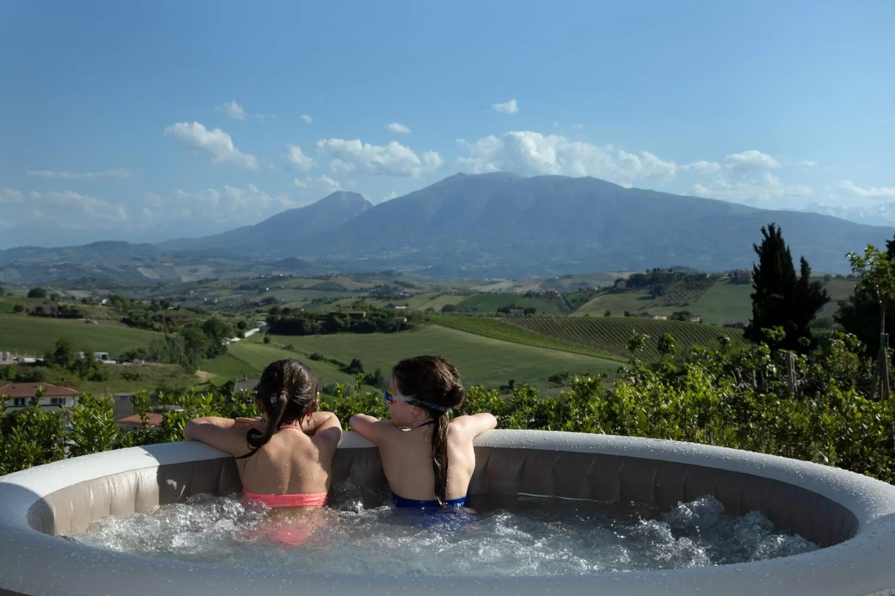 Hot Tub, Swimming Pool in Residence Borgo Offida