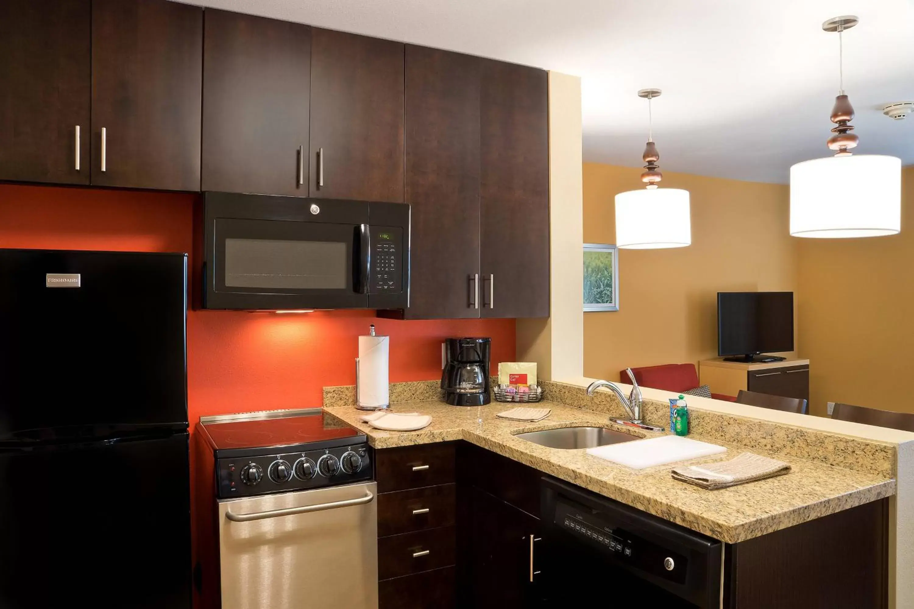 Kitchen or kitchenette, Kitchen/Kitchenette in TownePlace Suites by Marriott Garden City