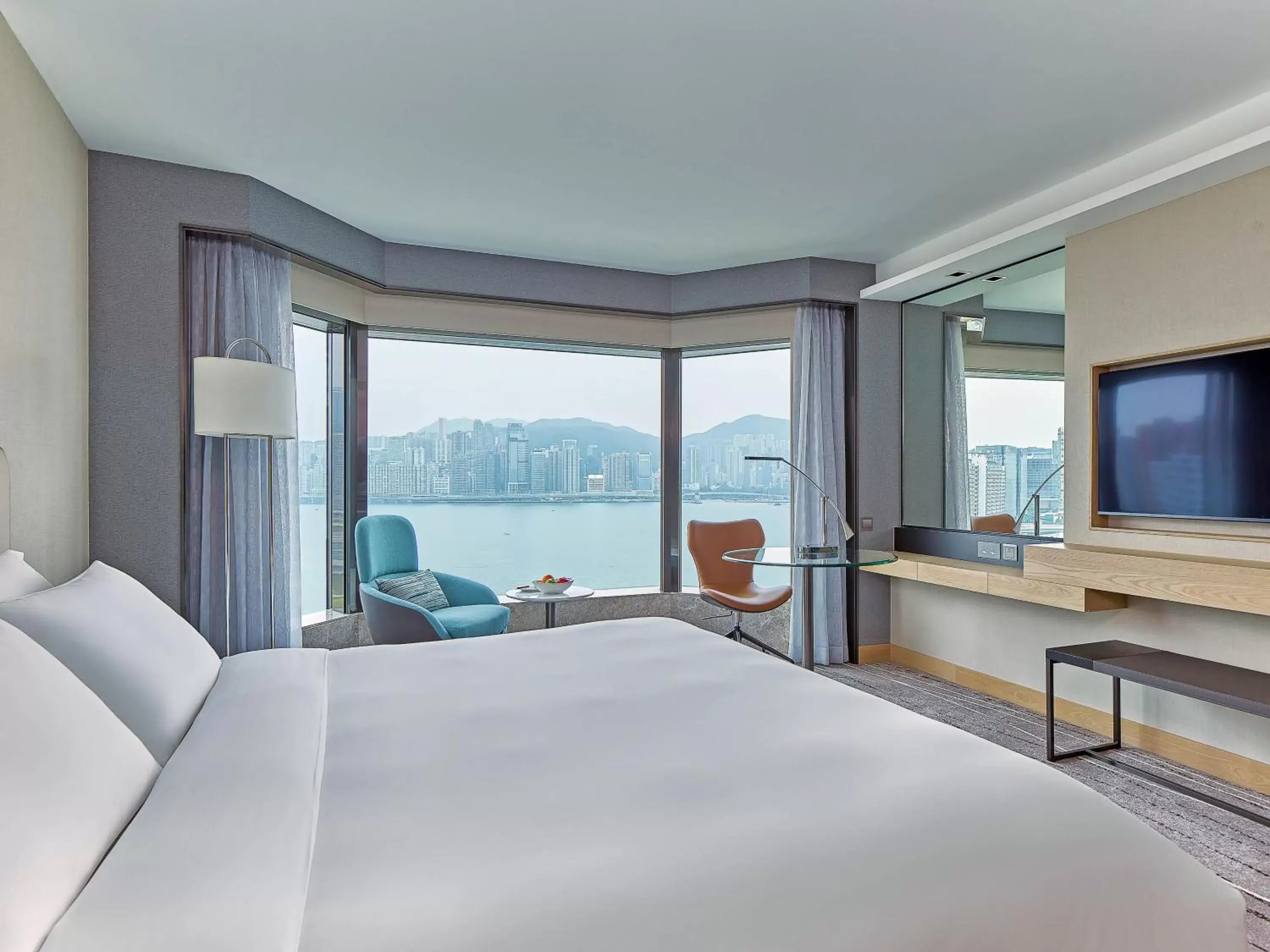 Bedroom in New World Millennium Hong Kong Hotel