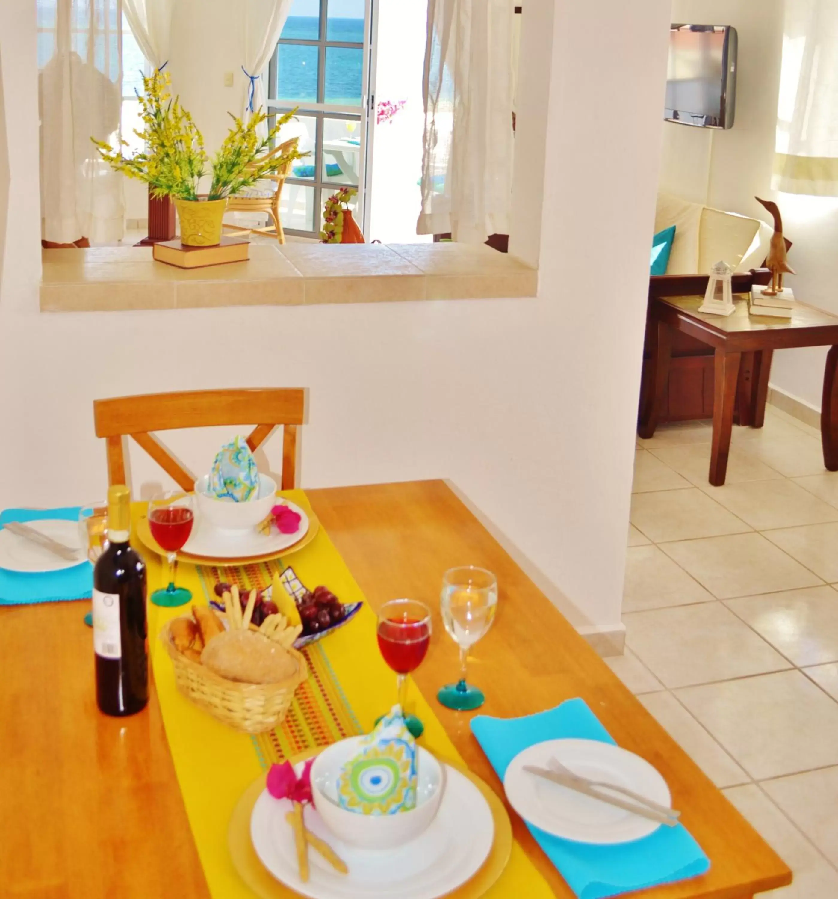 Dining area in Corales Suites