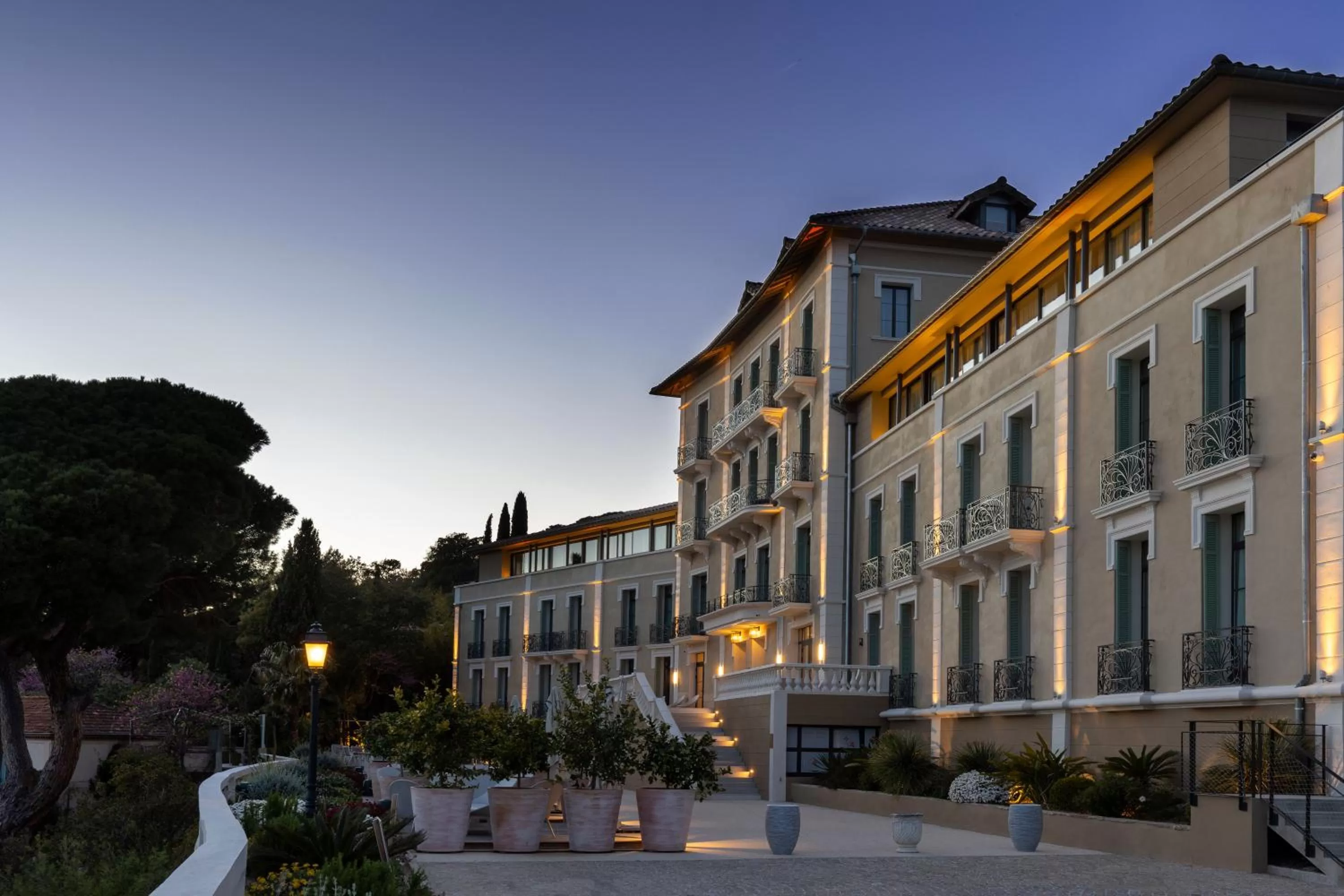 Property building in Eden Rose Grand Hotel BW Premier Collection