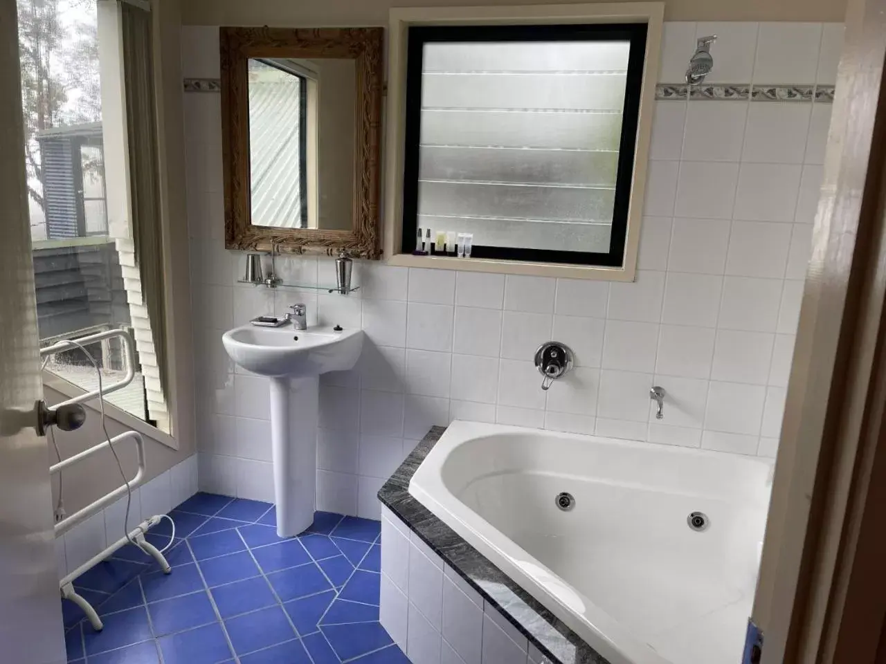 Bathroom in Tambaridge Bed & Breakfast