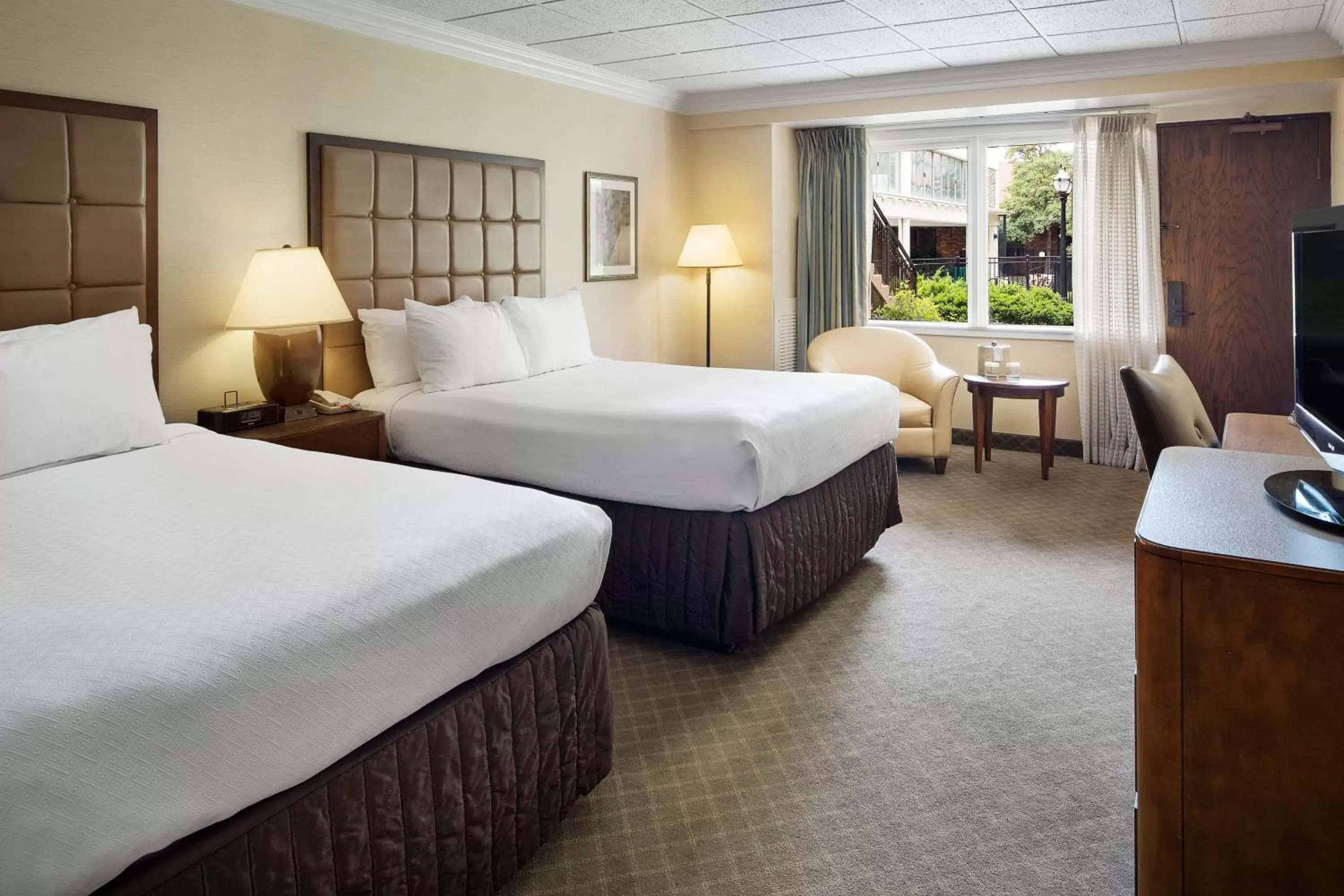 Photo of the whole room, Bed in Crowne Plaza Louisville Airport Expo Center, an IHG Hotel