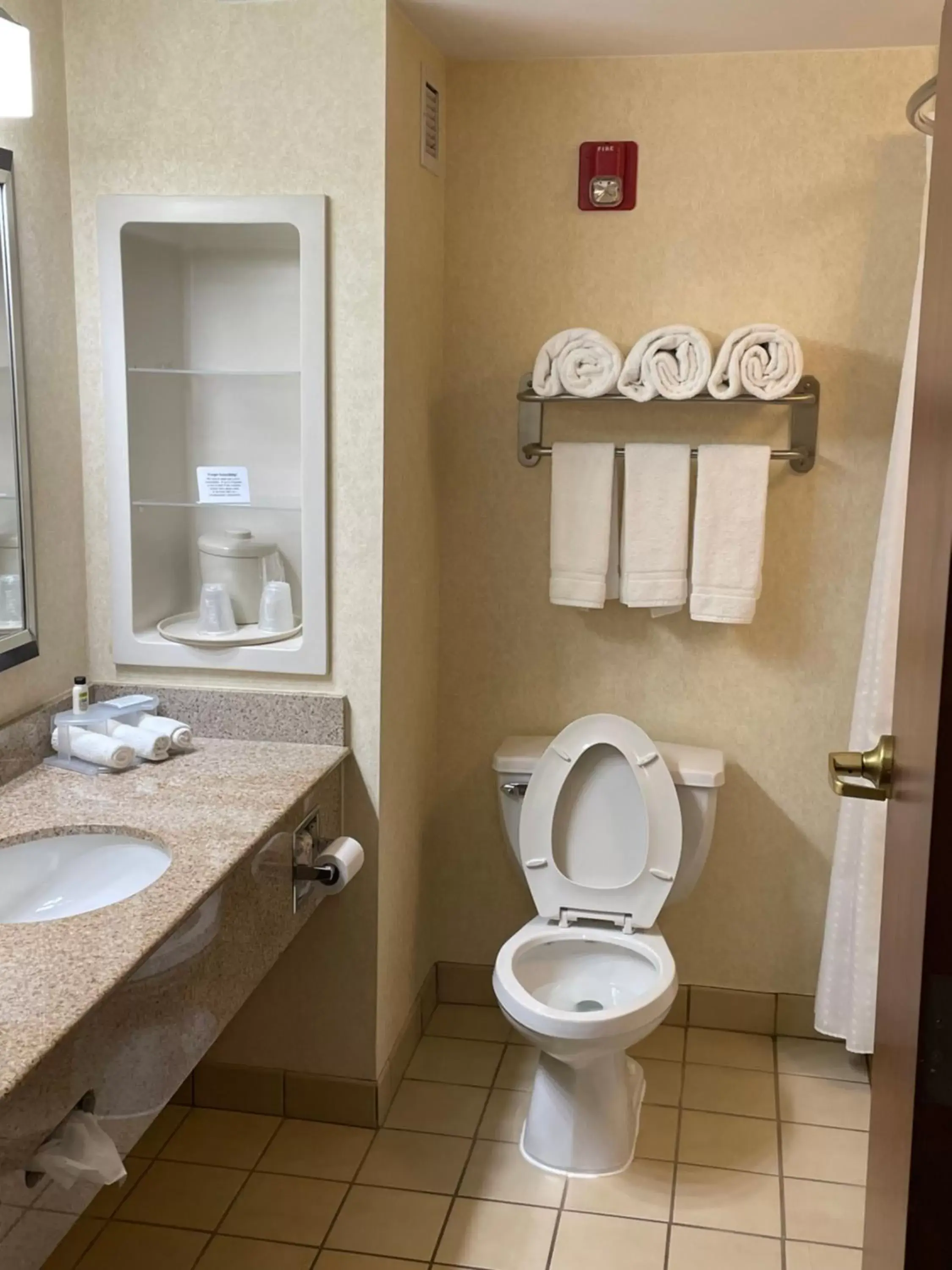 Bathroom in White Pine Lodge