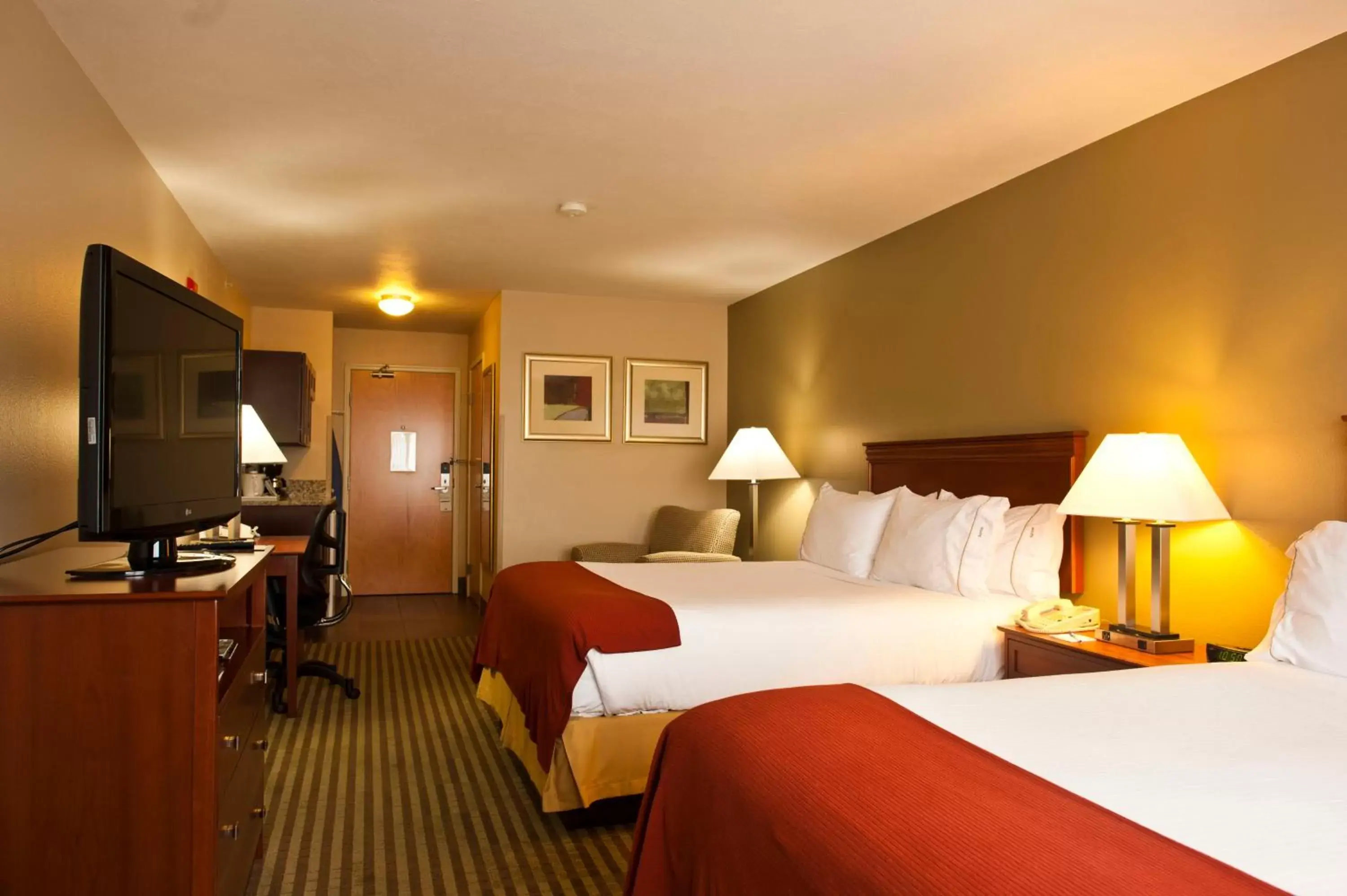 Photo of the whole room, Bed in Holiday Inn Express Walla Walla, an IHG Hotel