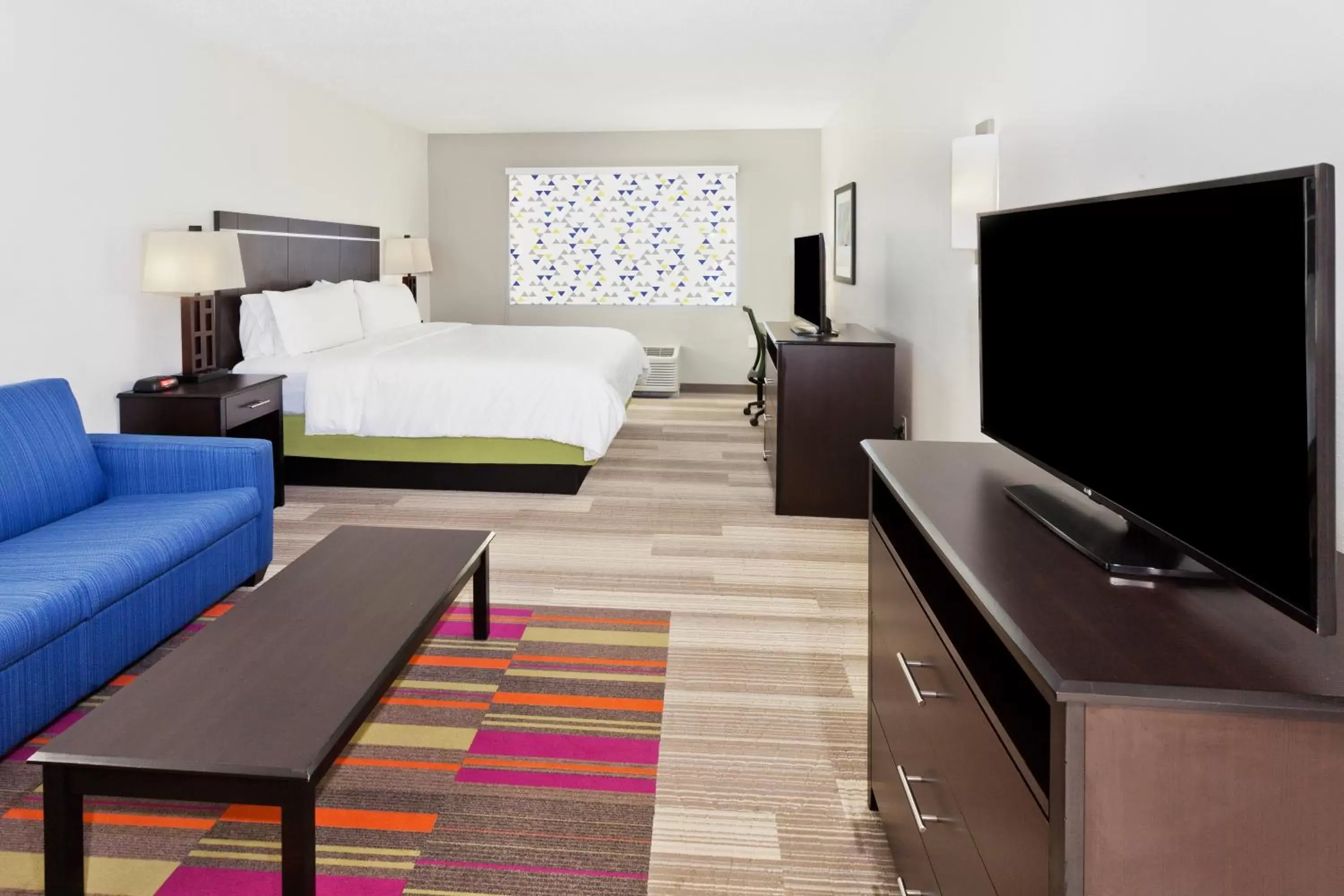 King Room with Sofa Bed in Holiday Inn Express Hotel & Suites Montgomery Boyd-Cooper Parkway, an IHG Hotel