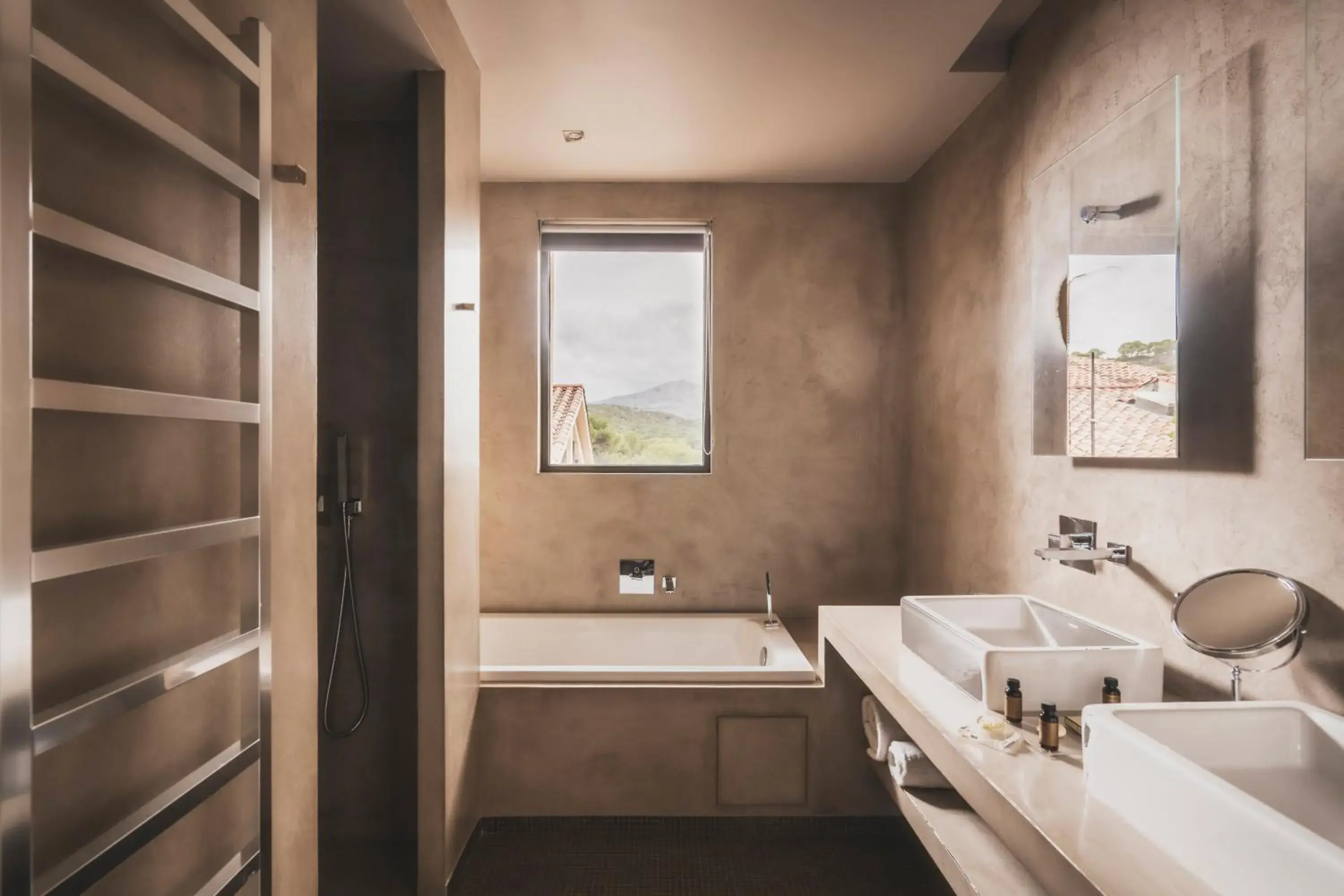 Bathroom in Les Lodges Sainte-Victoire Hotel & Spa