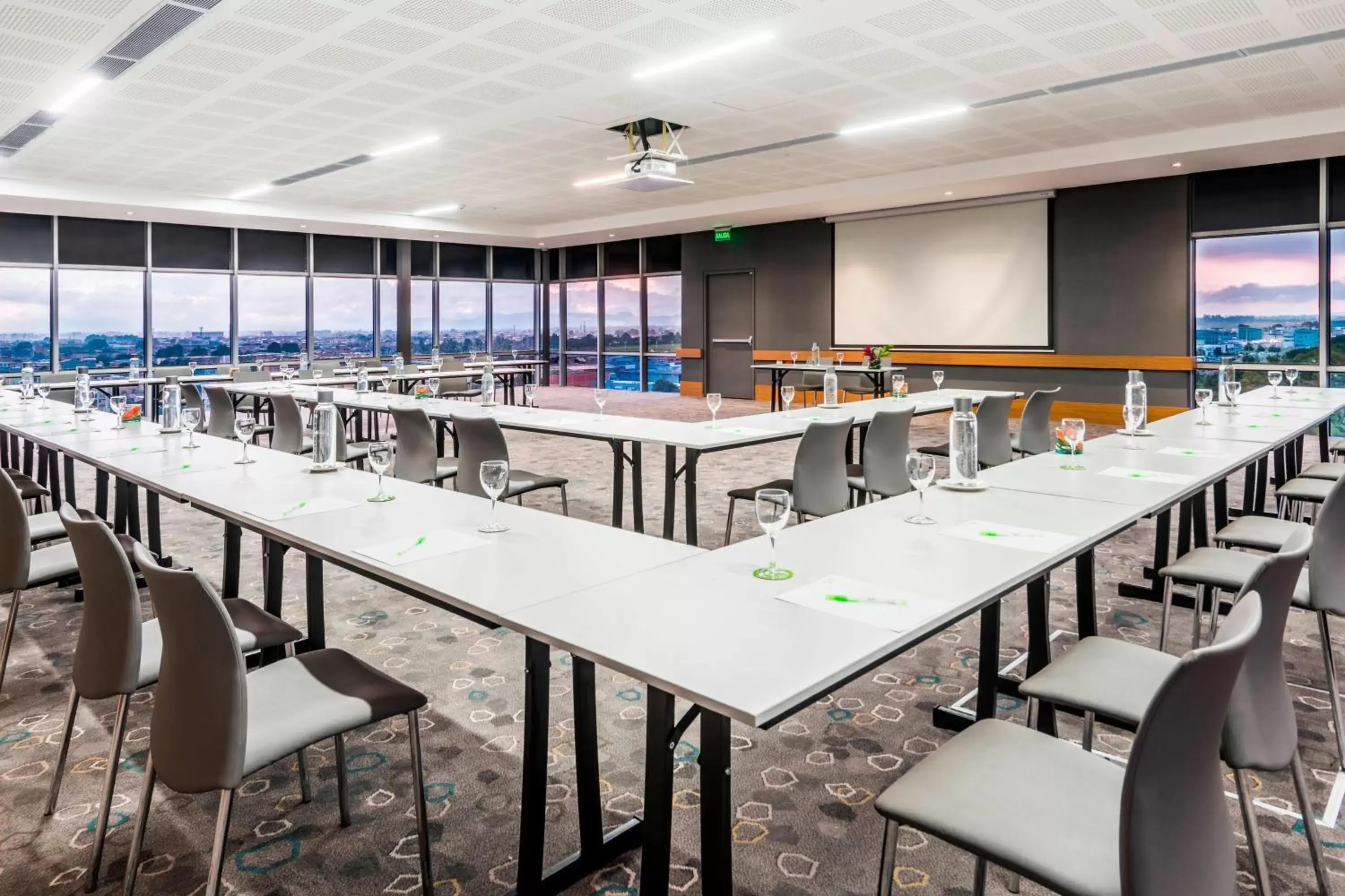 Meeting/conference room in Courtyard by Marriott Bogota Airport