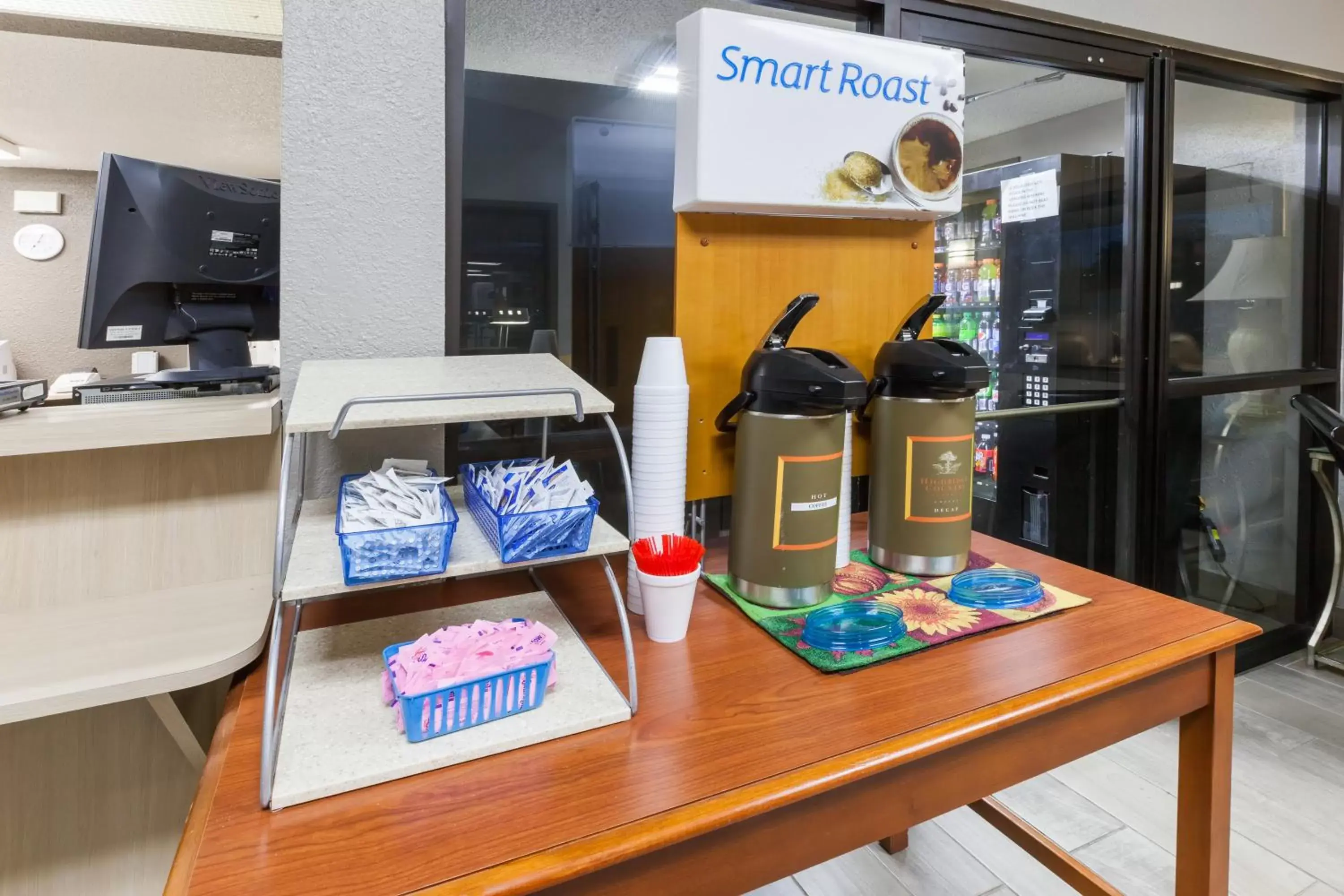 Coffee/tea facilities in Knights Inn Flint