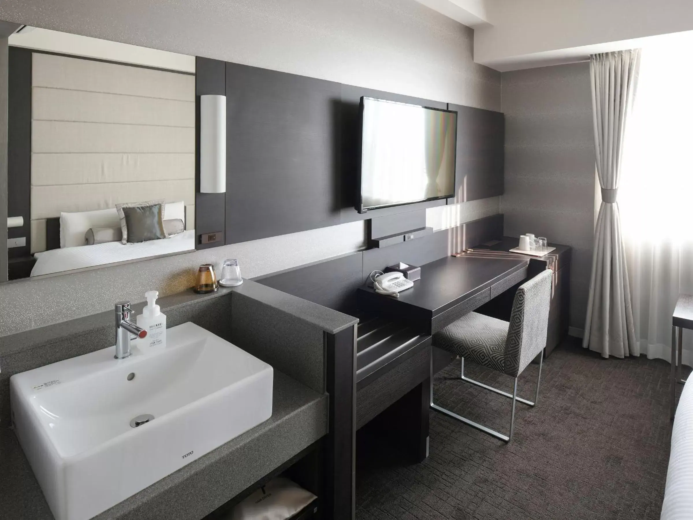 TV and multimedia, Bed in Vessel Inn Shigamoriyama Station TV and multimedia, Bed in Vessel Inn Shigamoriyama Station