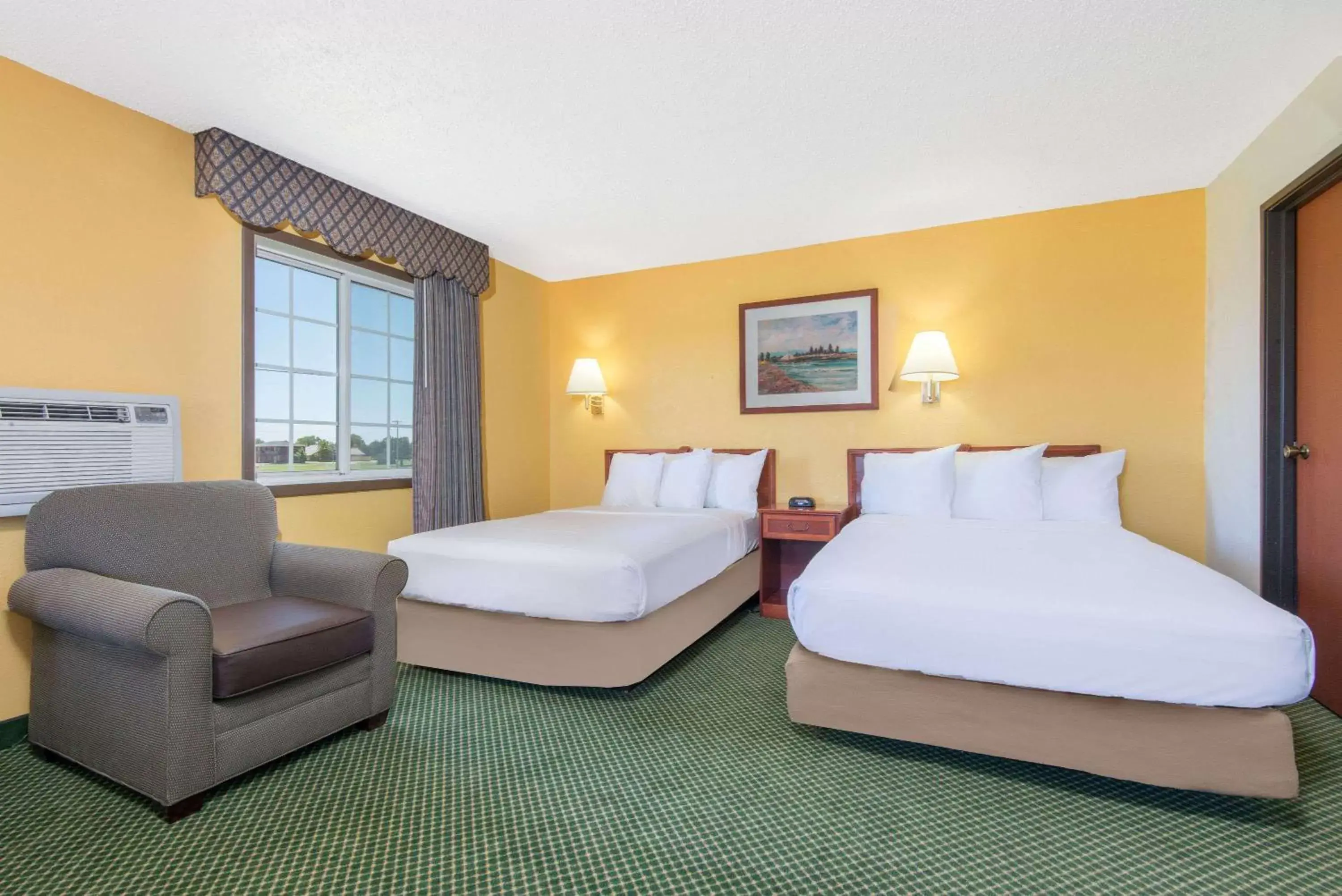 Photo of the whole room, Bed in Days Inn by Wyndham Great Bend