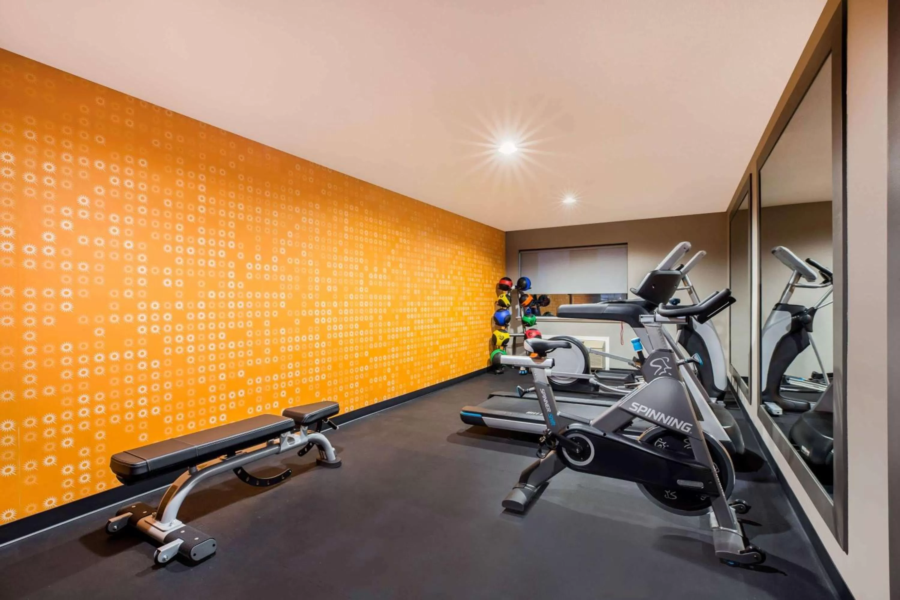 Fitness centre/facilities in La Quinta Inn by Wyndham Everett