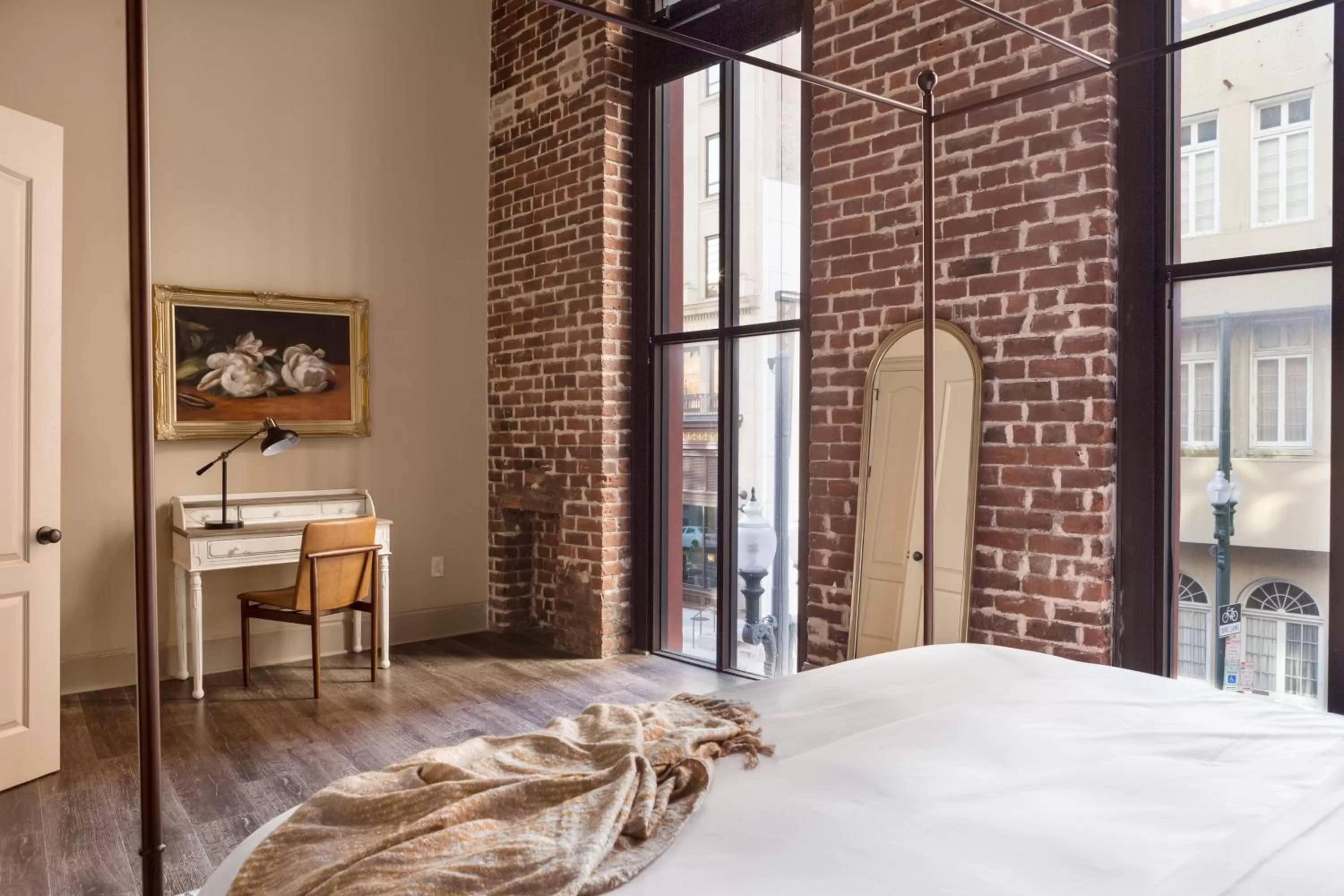 Bed in Sonder The Baronne