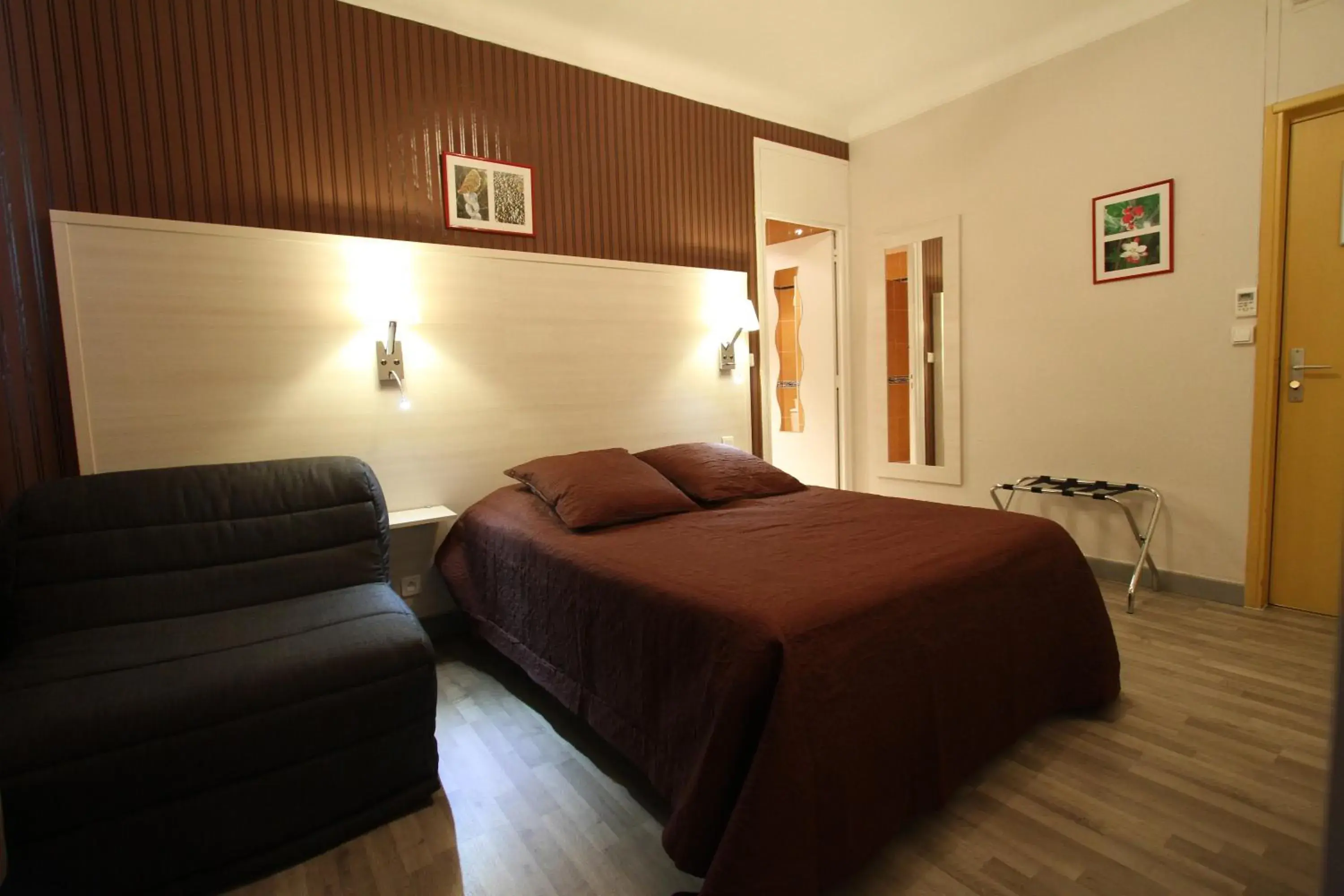 Comfort Triple Room in Le Provençal Comfort Triple Room in Le Provençal