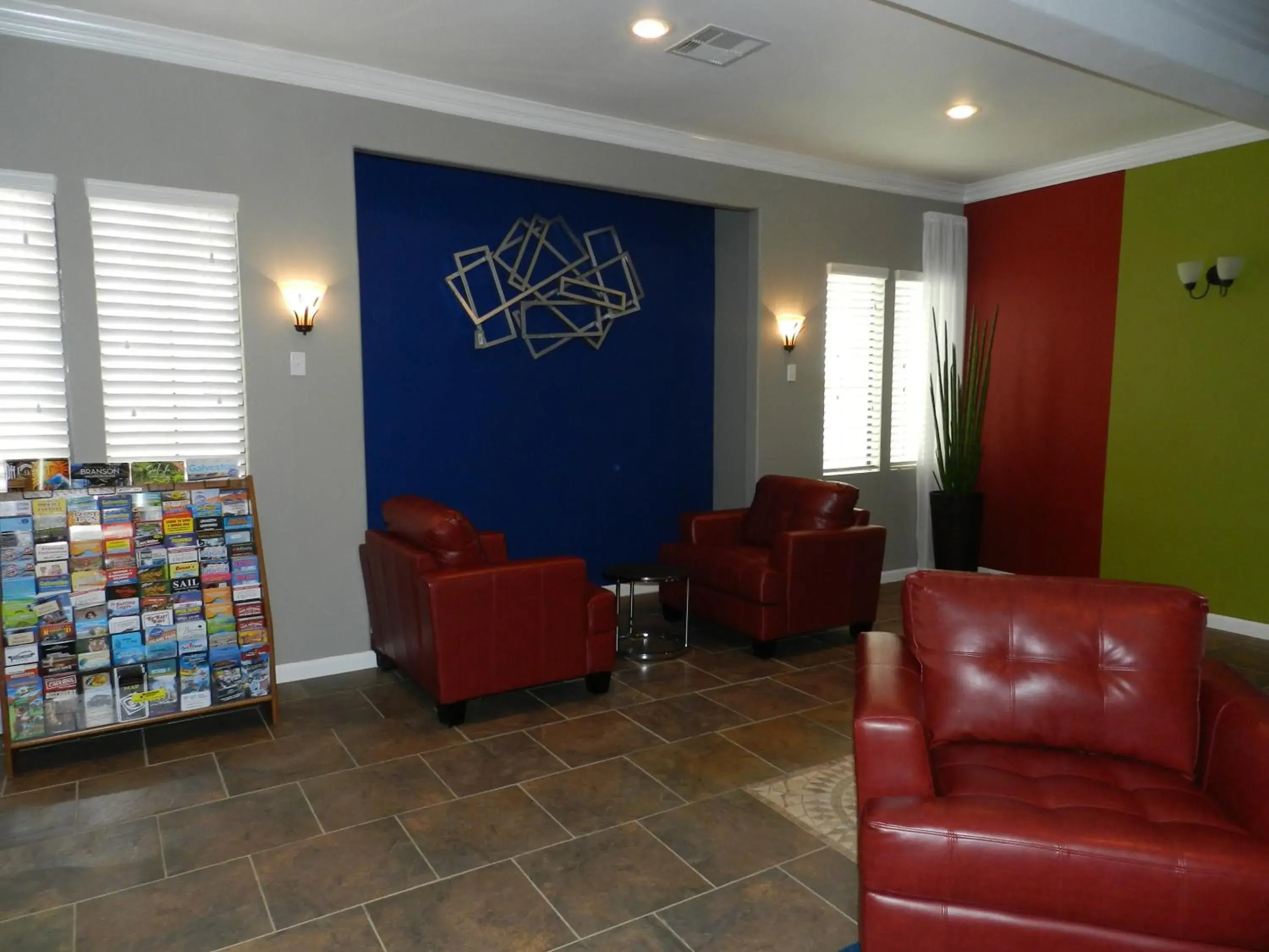 Food and drinks, Seating Area in Scottish Inns Galveston