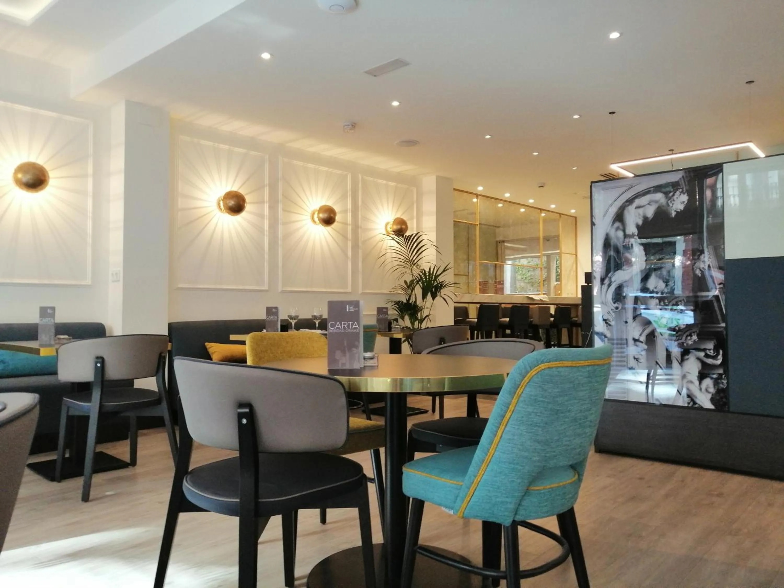 Restaurant/places to eat in Gran Versalles