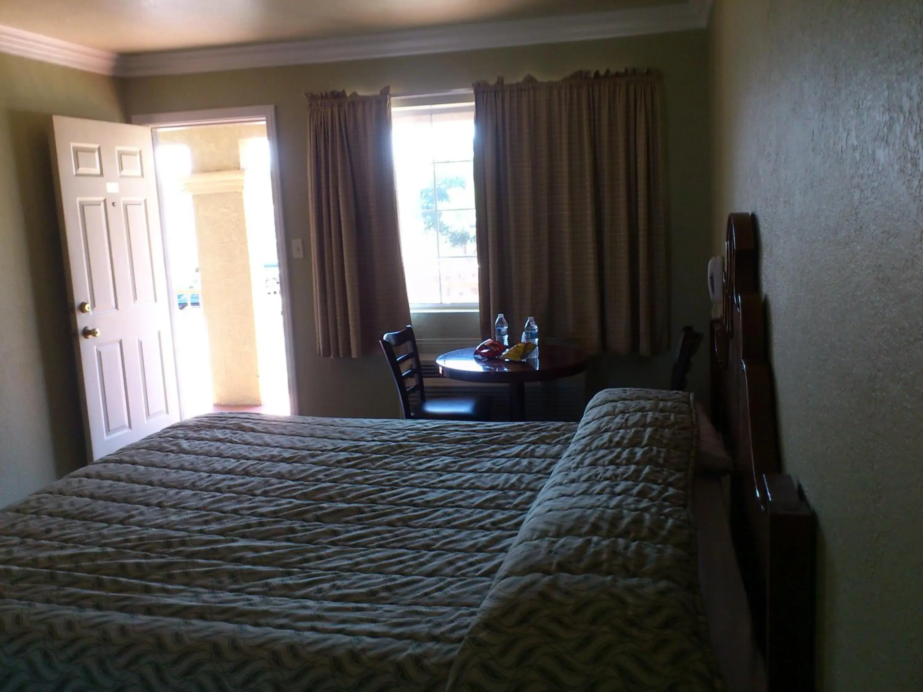 Bed in Santa Ana Travel Inn