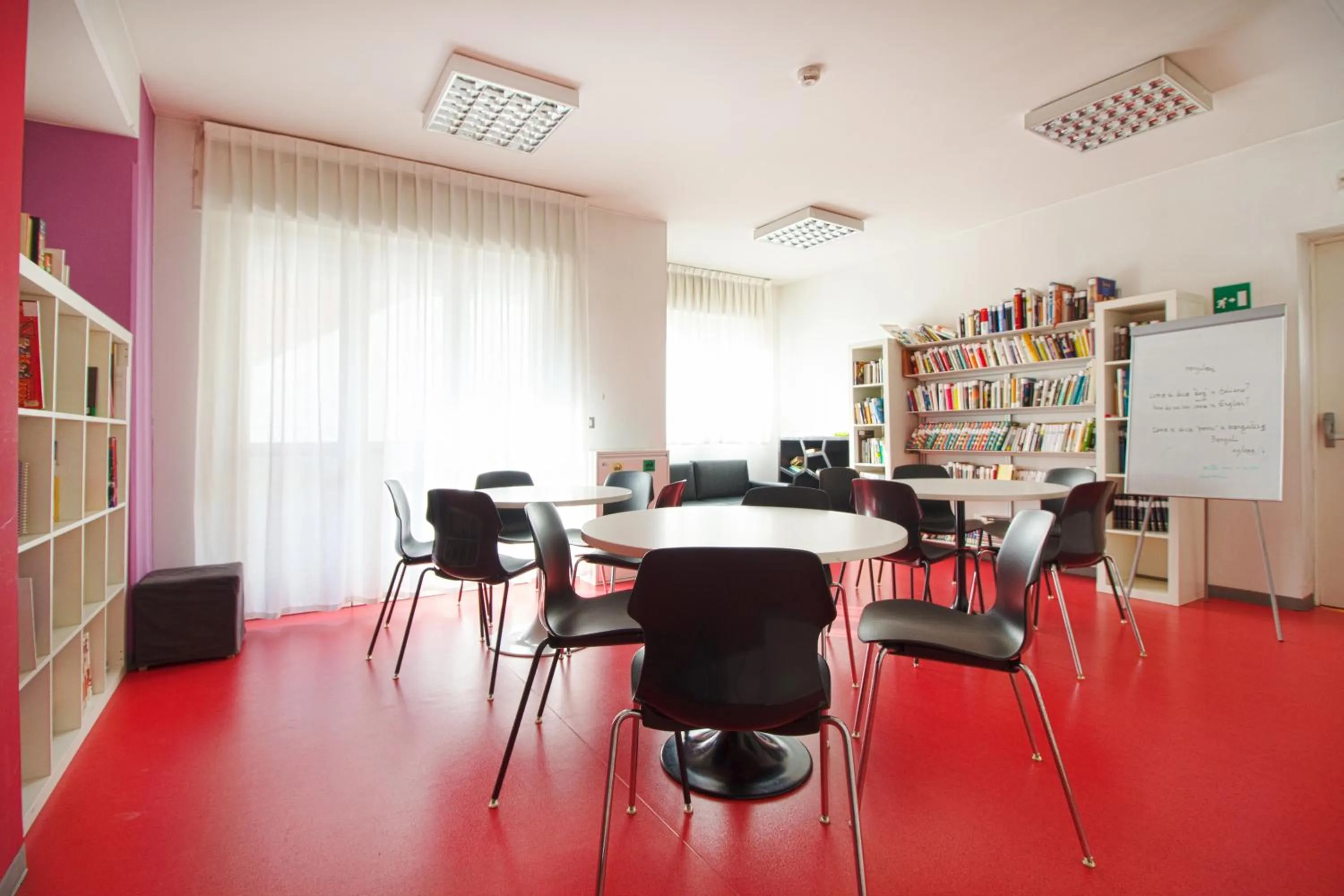 Library in Hotel Sharing