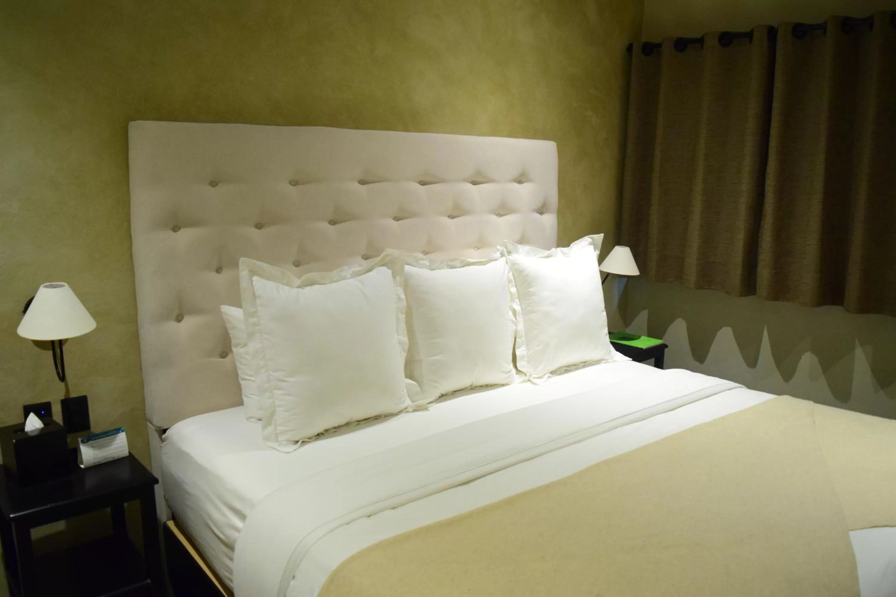 Bed in Hotel Bouquet (Adults Only)