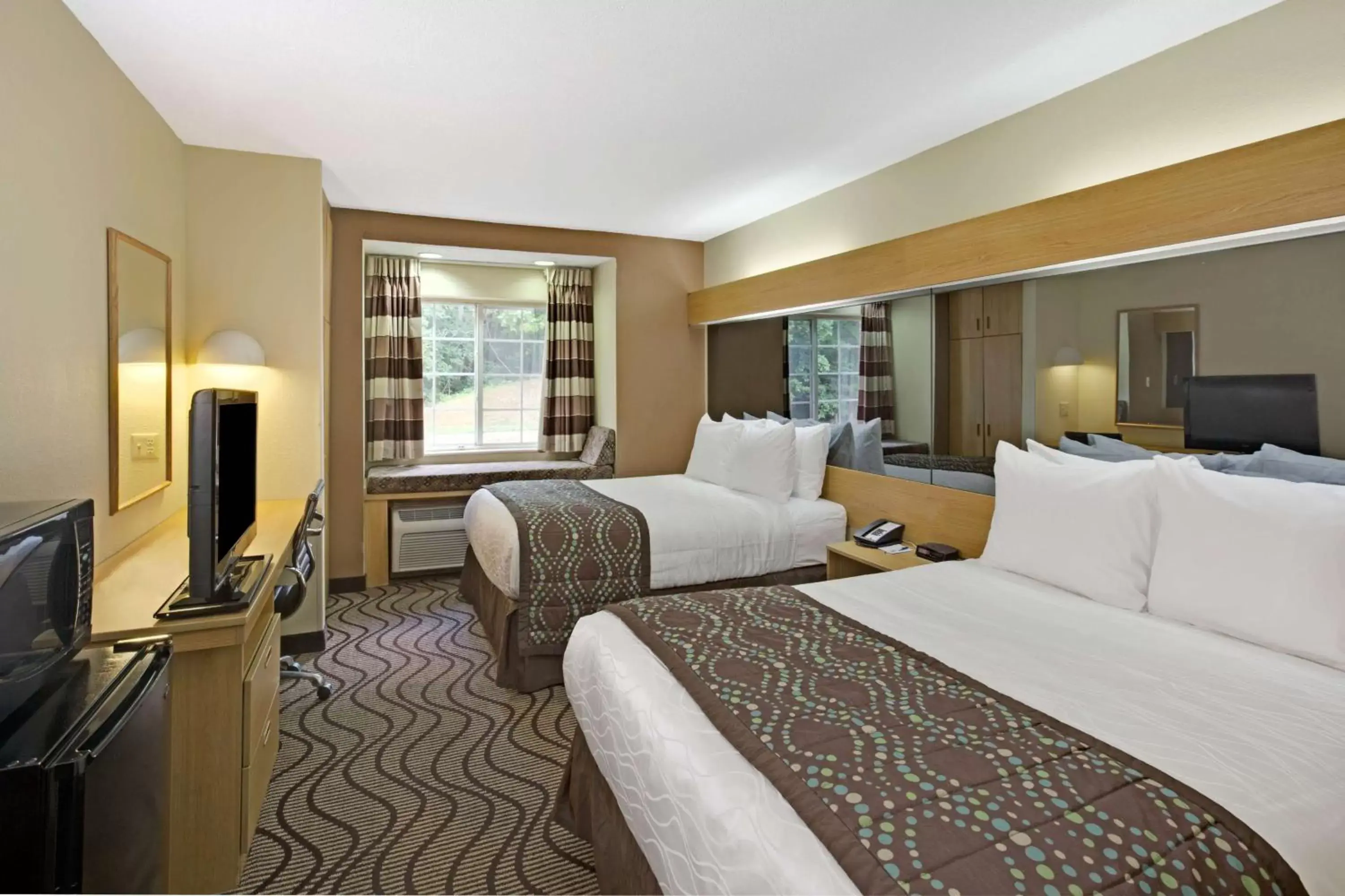 Photo of the whole room, Bed in Microtel Inn & Suites by Wyndham Charlotte/University Place