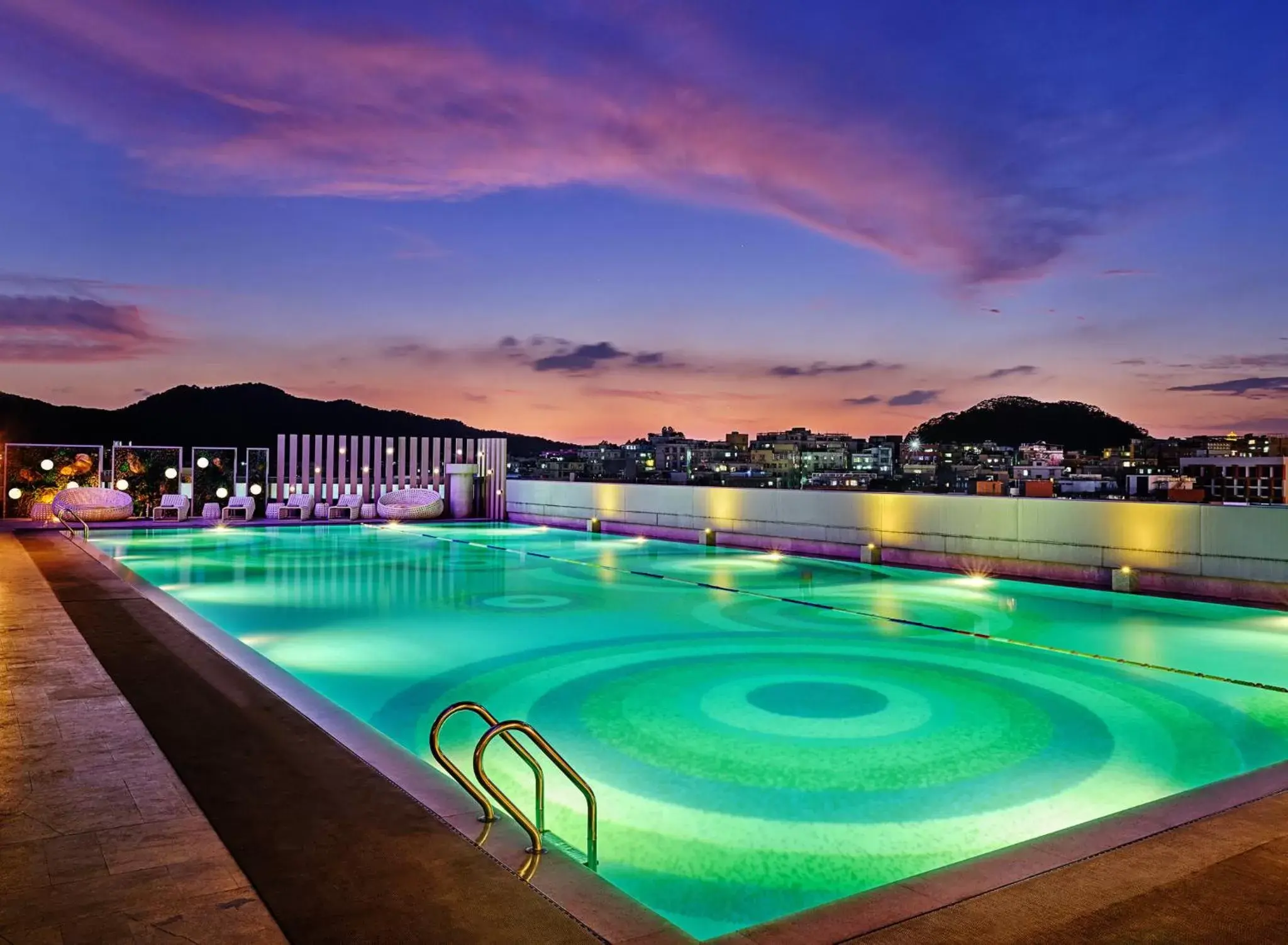 Swimming Pool in Holiday Inn Guangzhou South Lake, an IHG Hotel