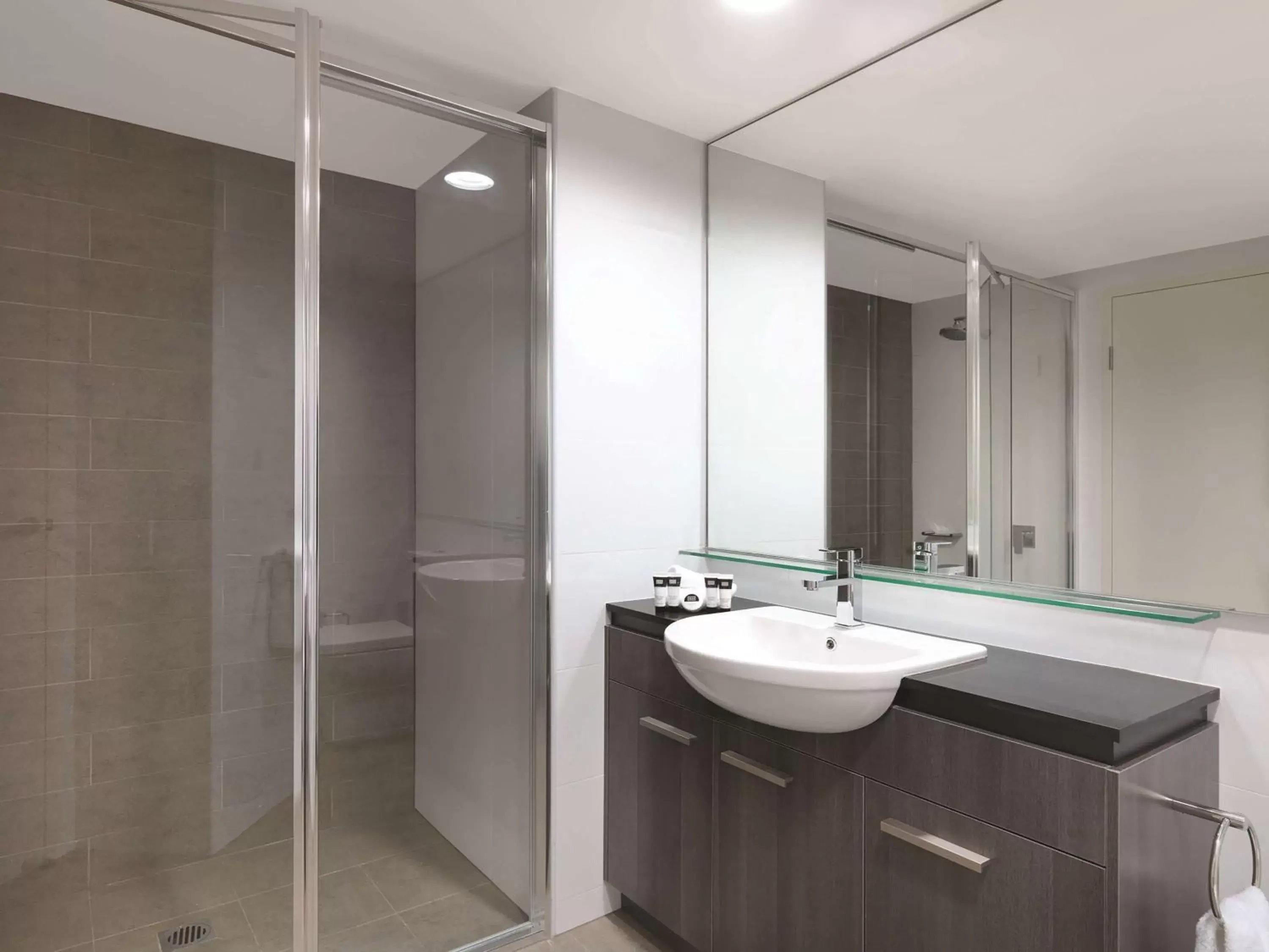 Bathroom in Adina Apartment Hotel Sydney Airport