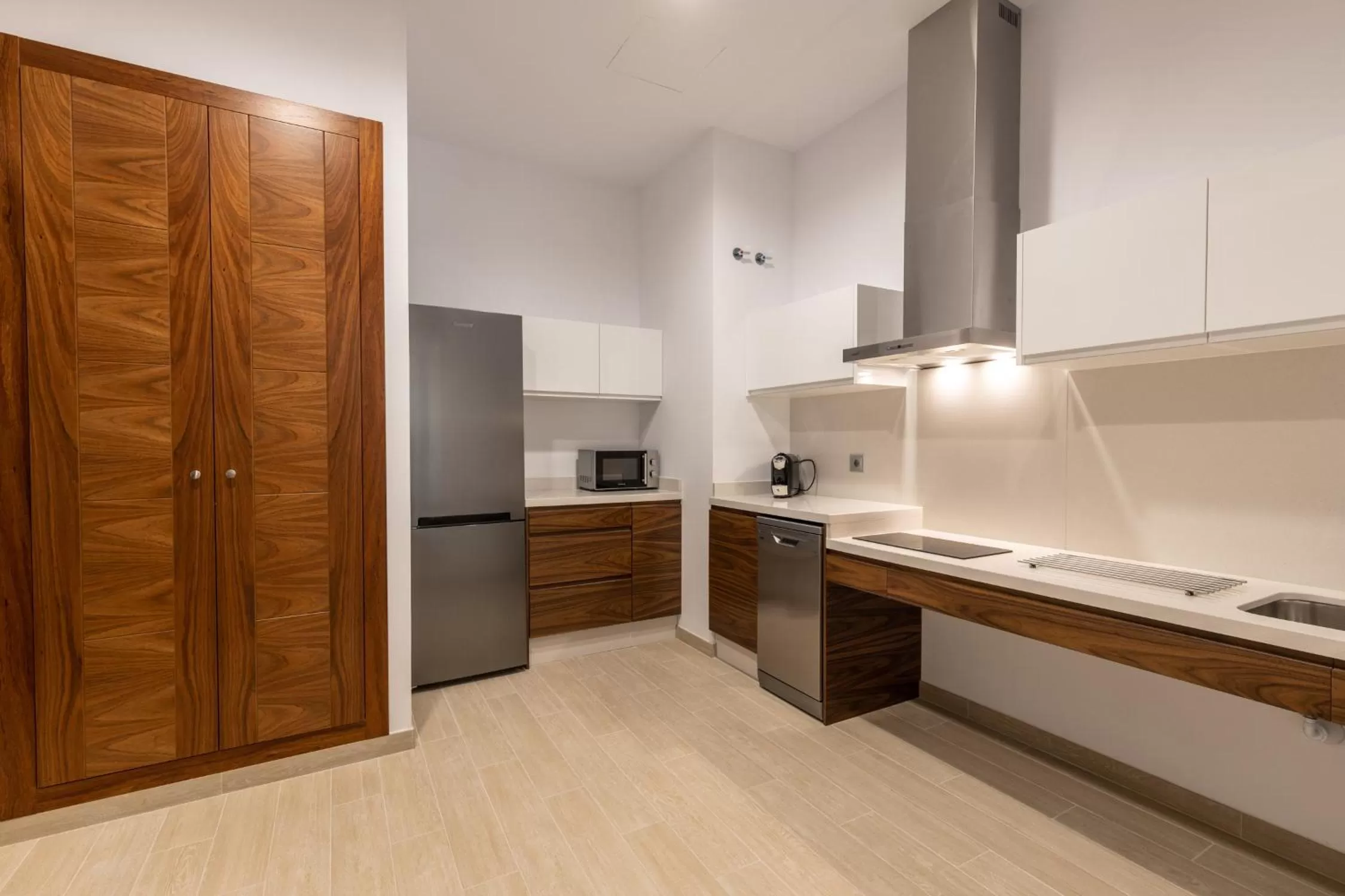 Kitchen or kitchenette in BiBo Suites San Agustín