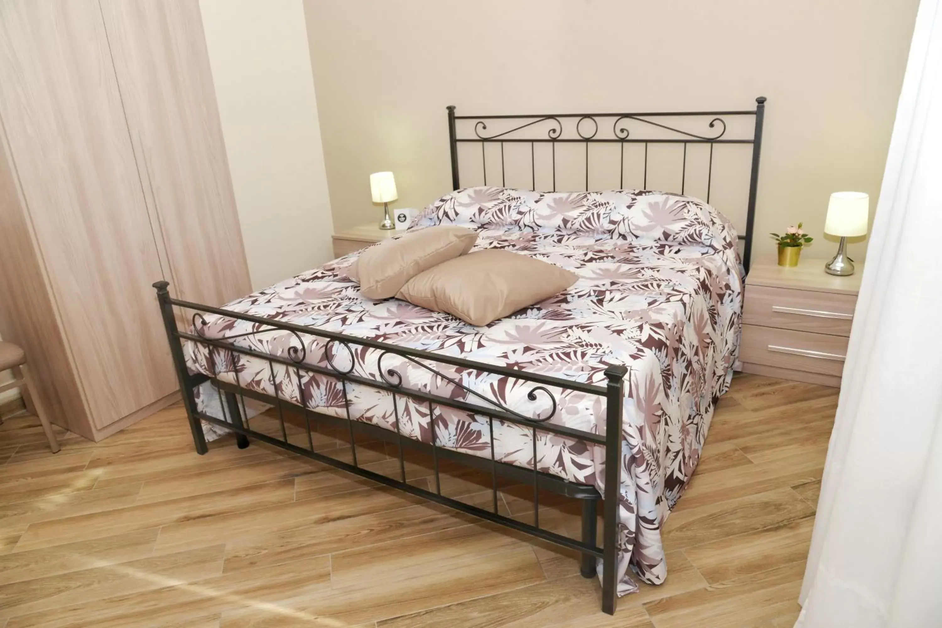 Double Room with Private Bathroom in B&B MONDAY Double Room with Private Bathroom in B&B MONDAY