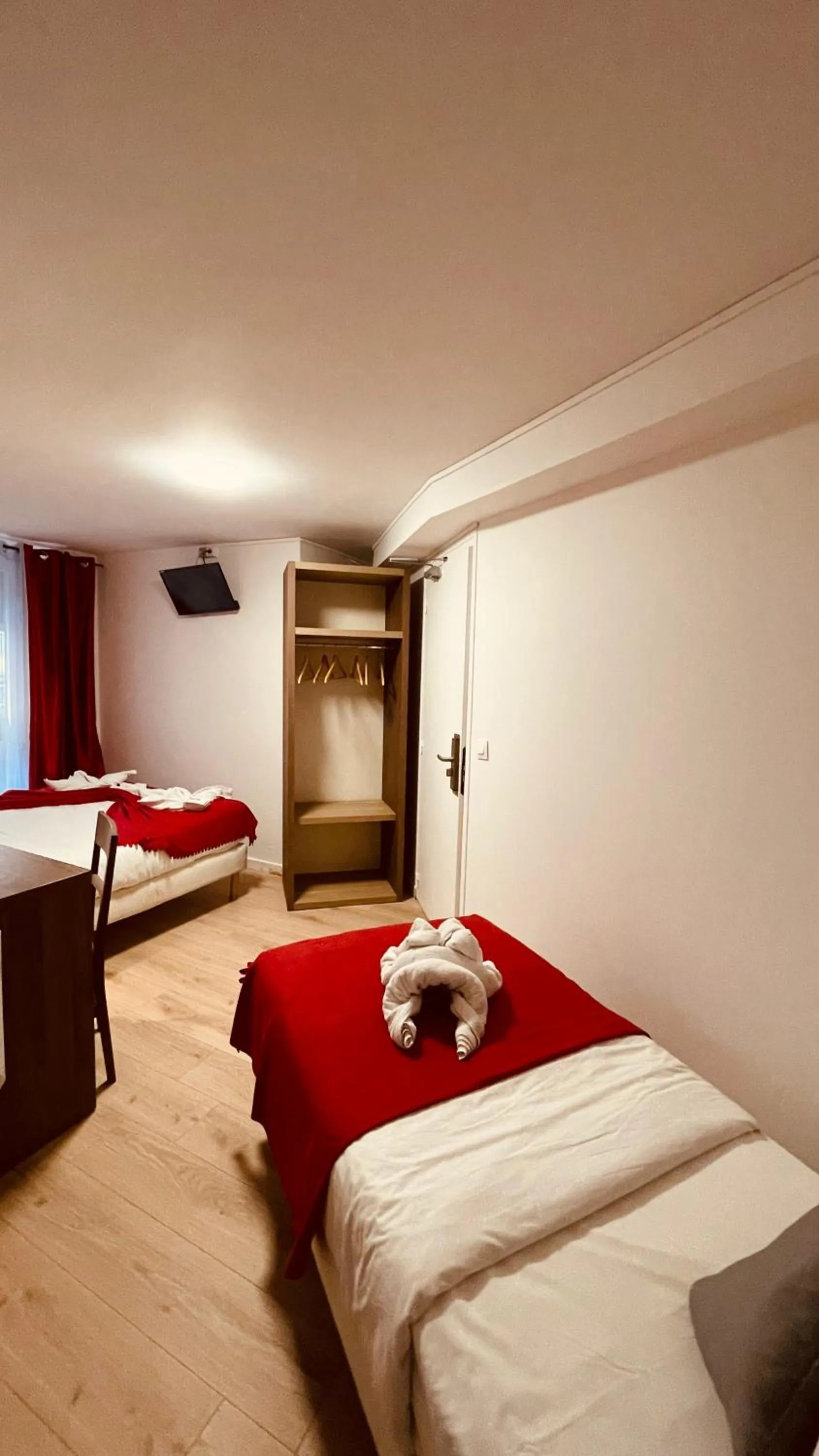 storage, Bed in Jeff Hotel