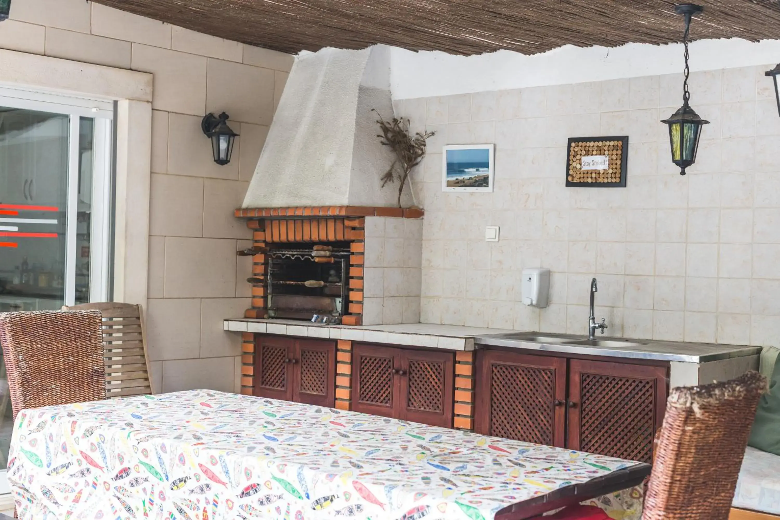 BBQ facilities, Kitchen/Kitchenette in Ericeira Chill Hill Hostel & Private Rooms