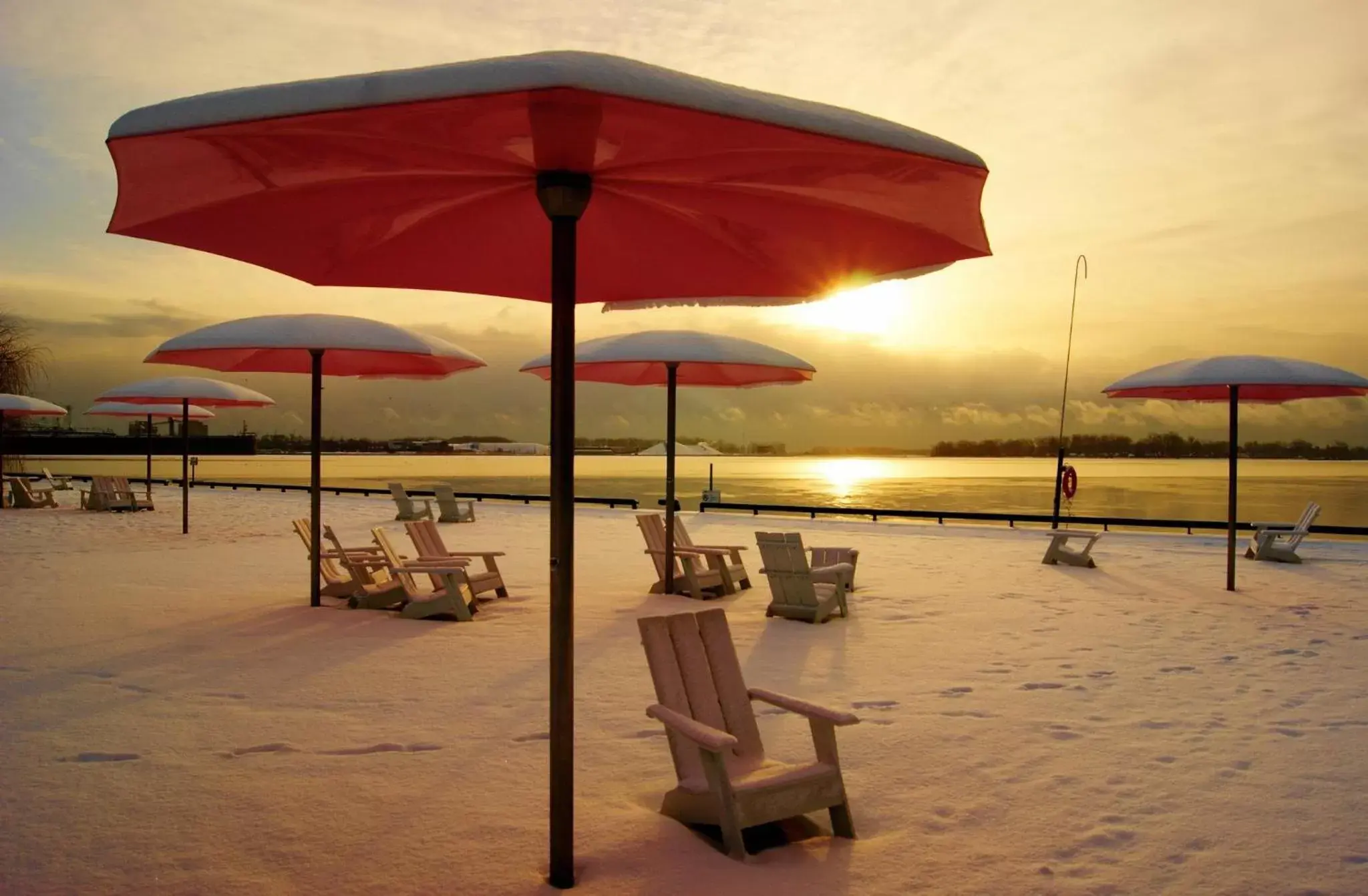 Area and facilities, Beach in Holiday Inn Toronto Downtown Centre, an IHG Hotel