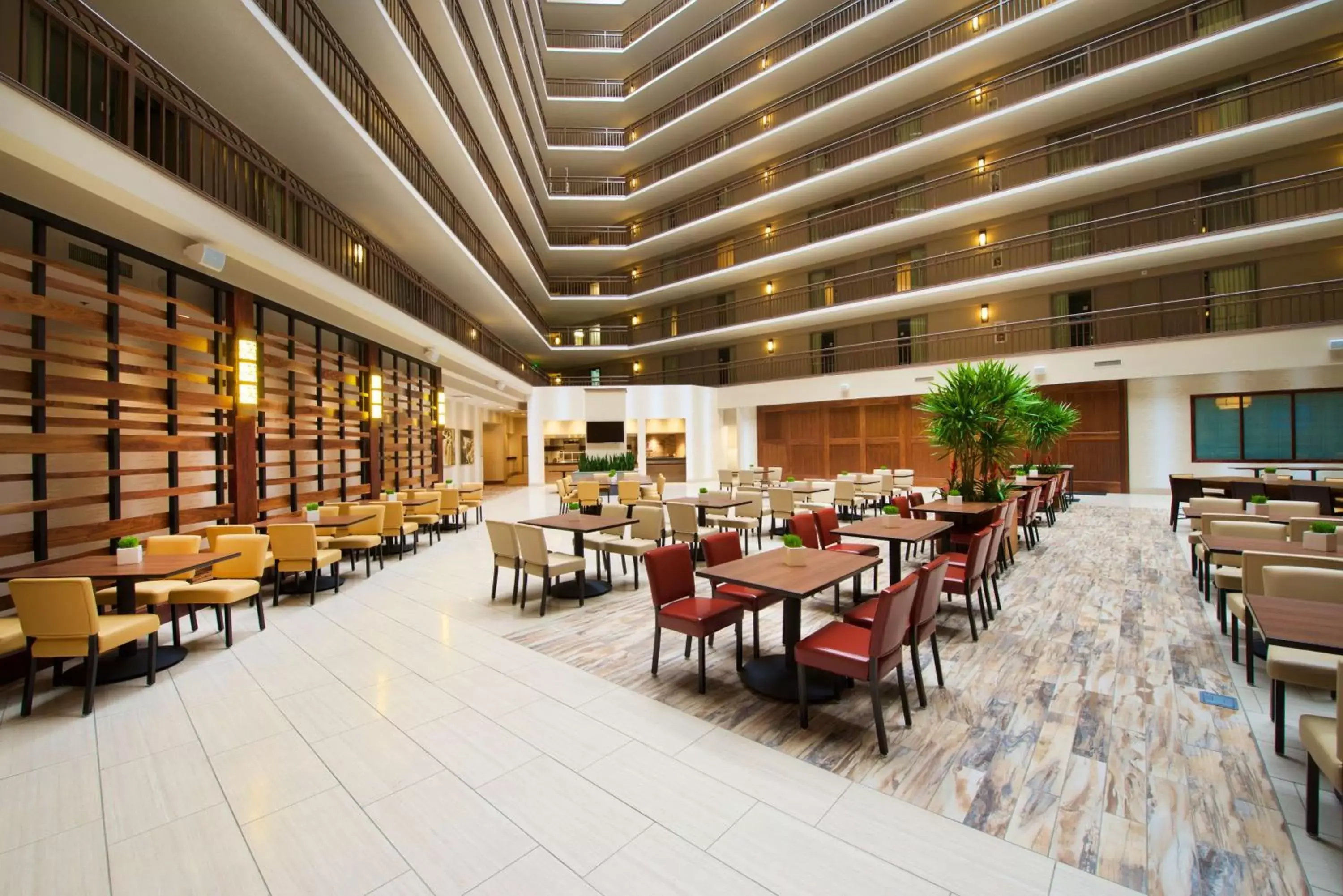 Lobby or reception, Restaurant/Places to Eat in Embassy Suites by Hilton Portland Washington Square