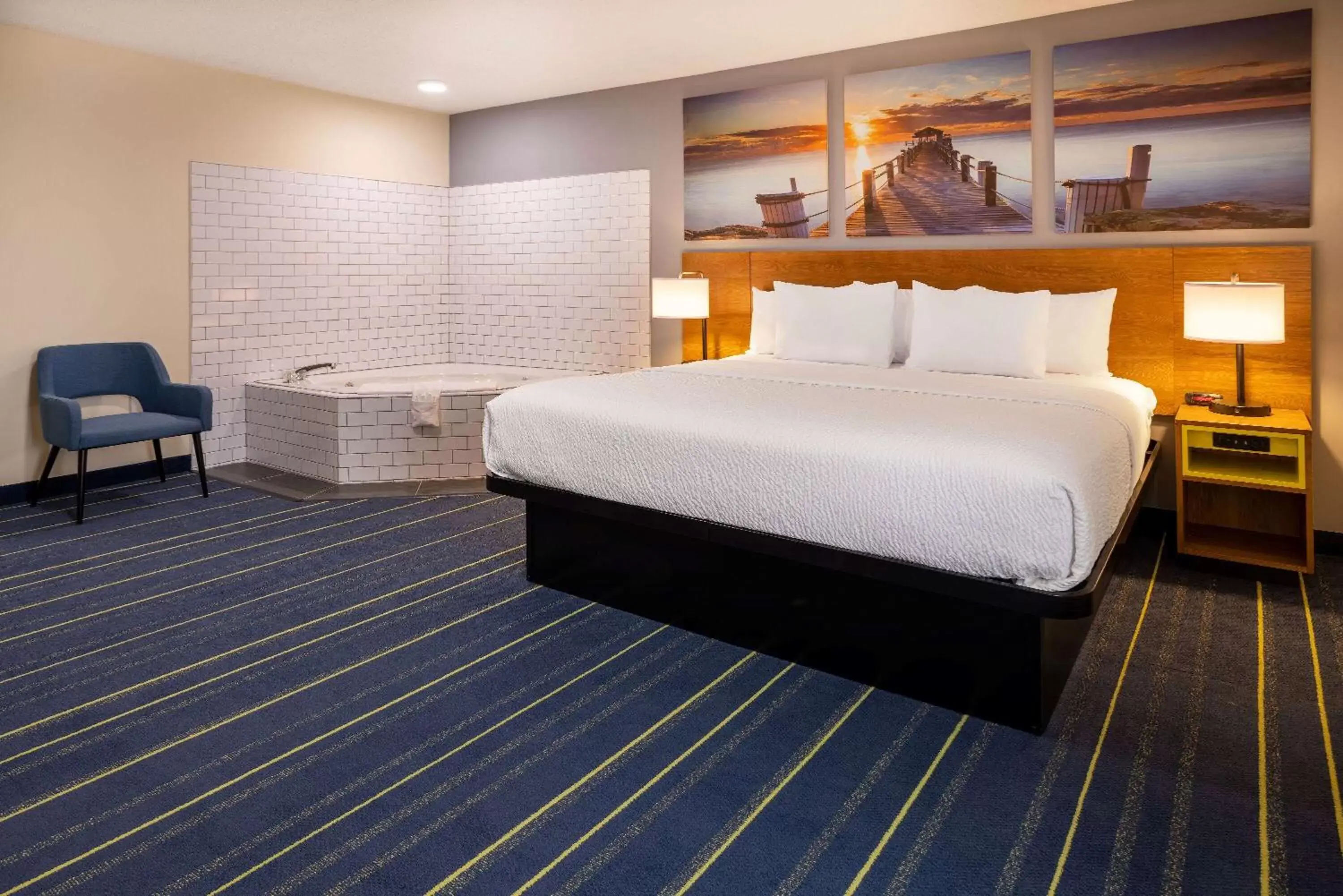 Photo of the whole room, Bed in Days Inn by Wyndham Grayson